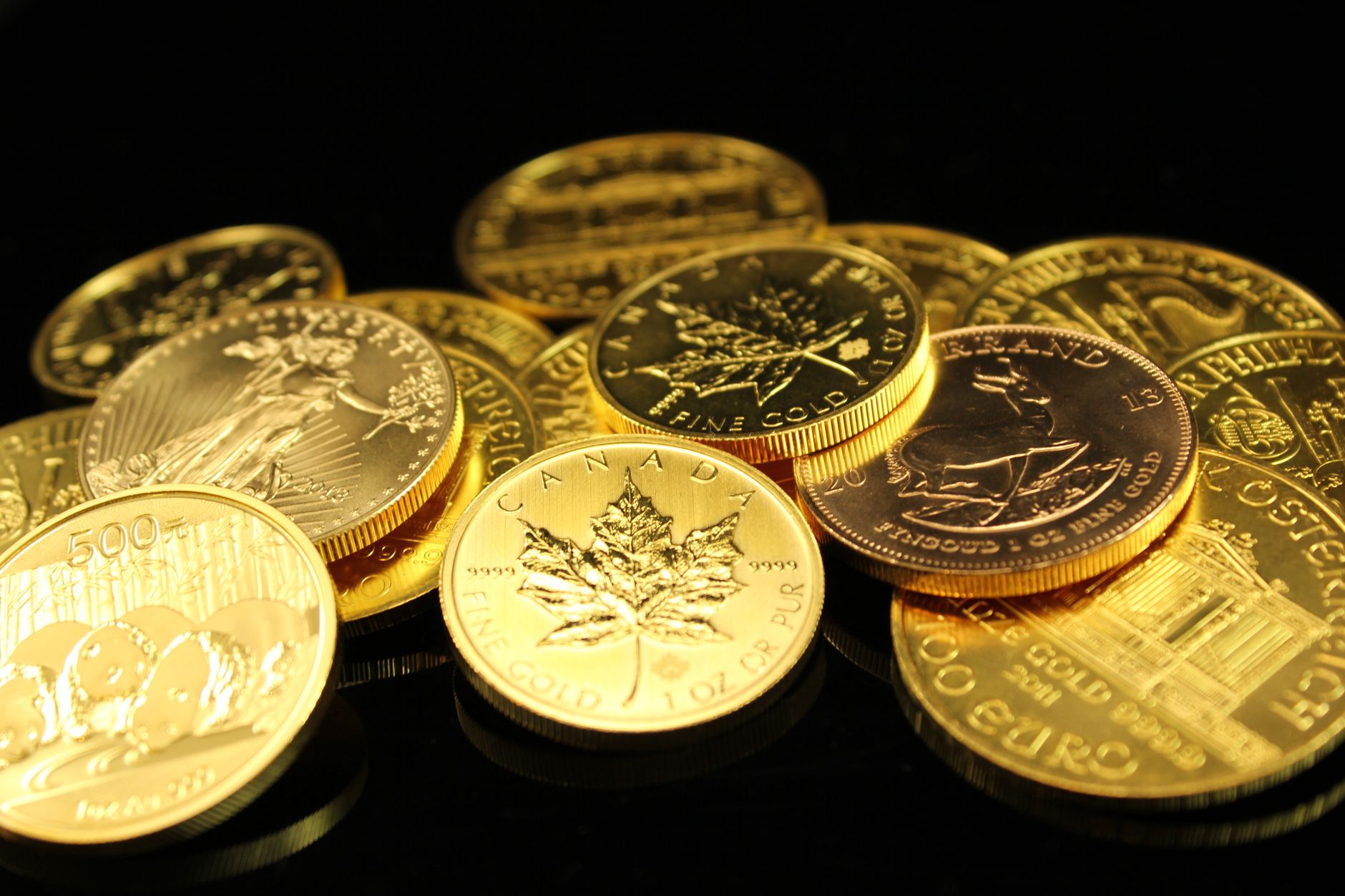 Superficie d'oro lucida dai toni caldi