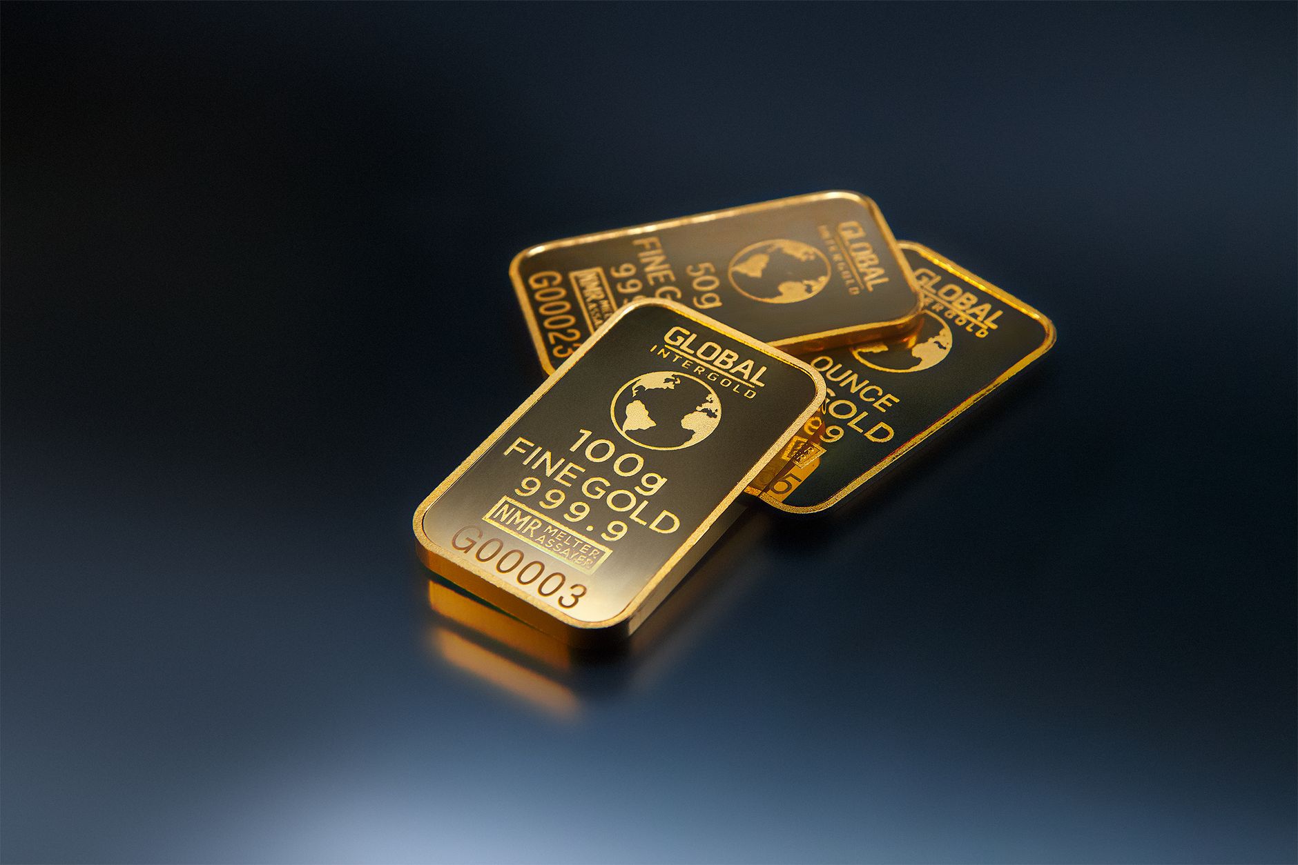 Oggetti d'oro che mostrano il tipico colore giallo del metallo