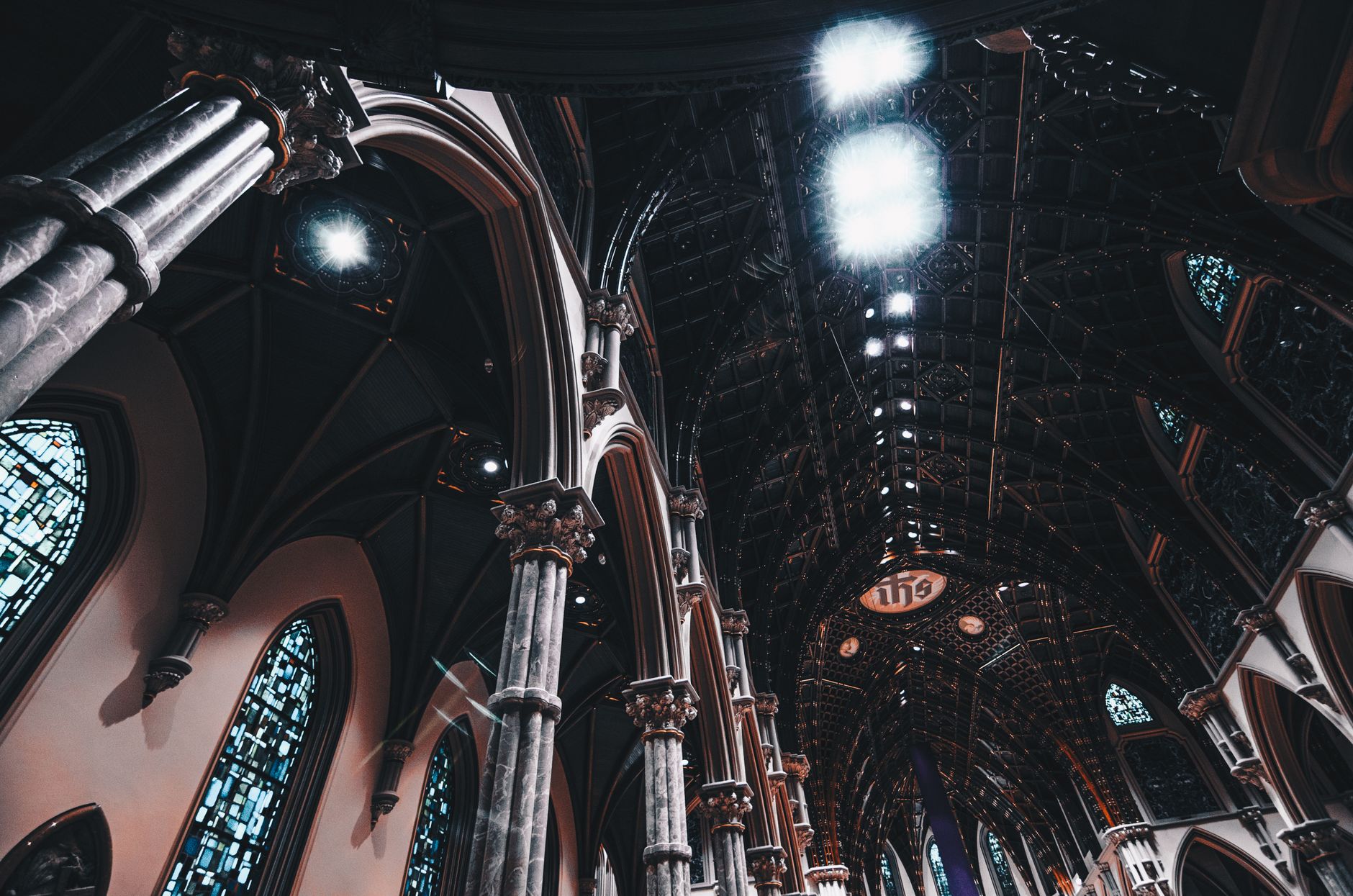 Facciata di una basilica storica europea