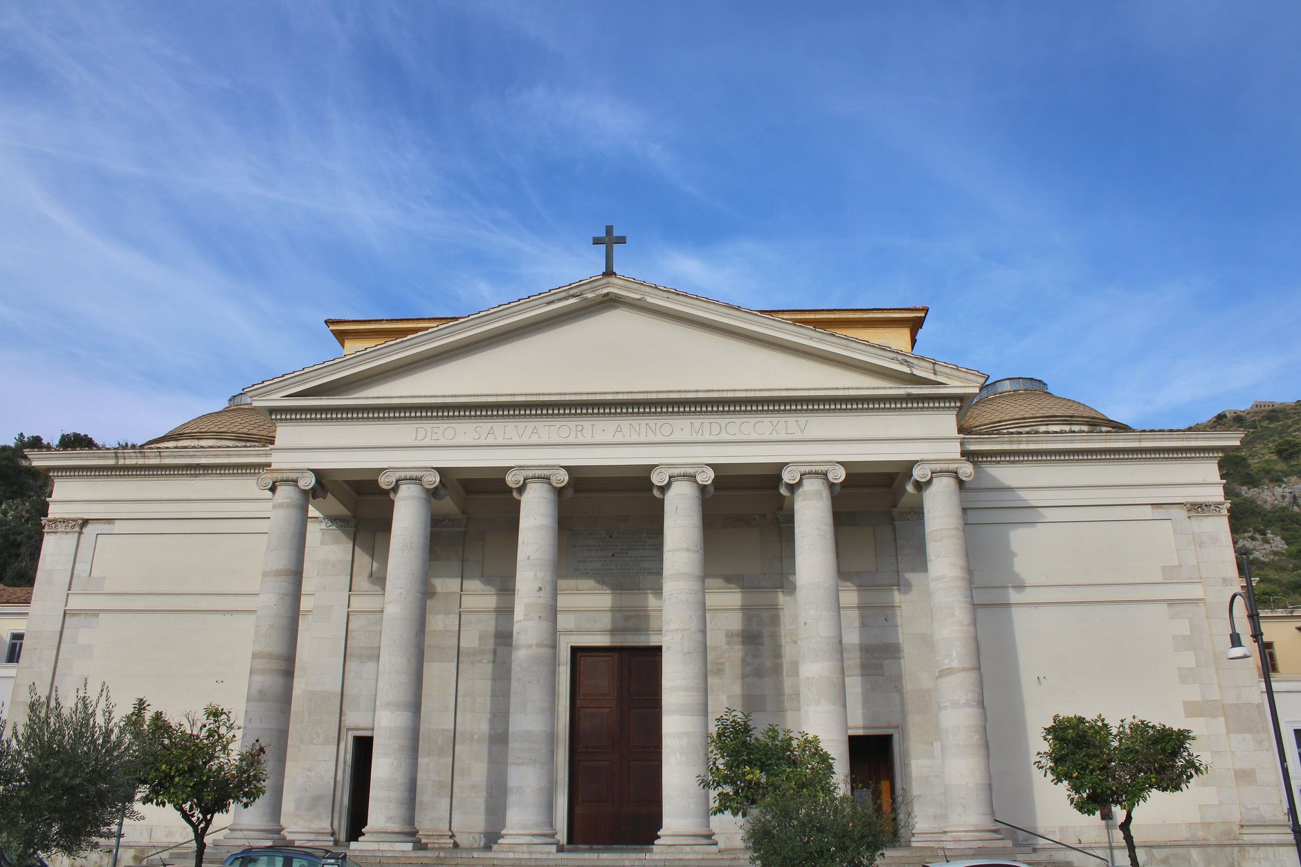 Antico monastero in pietra