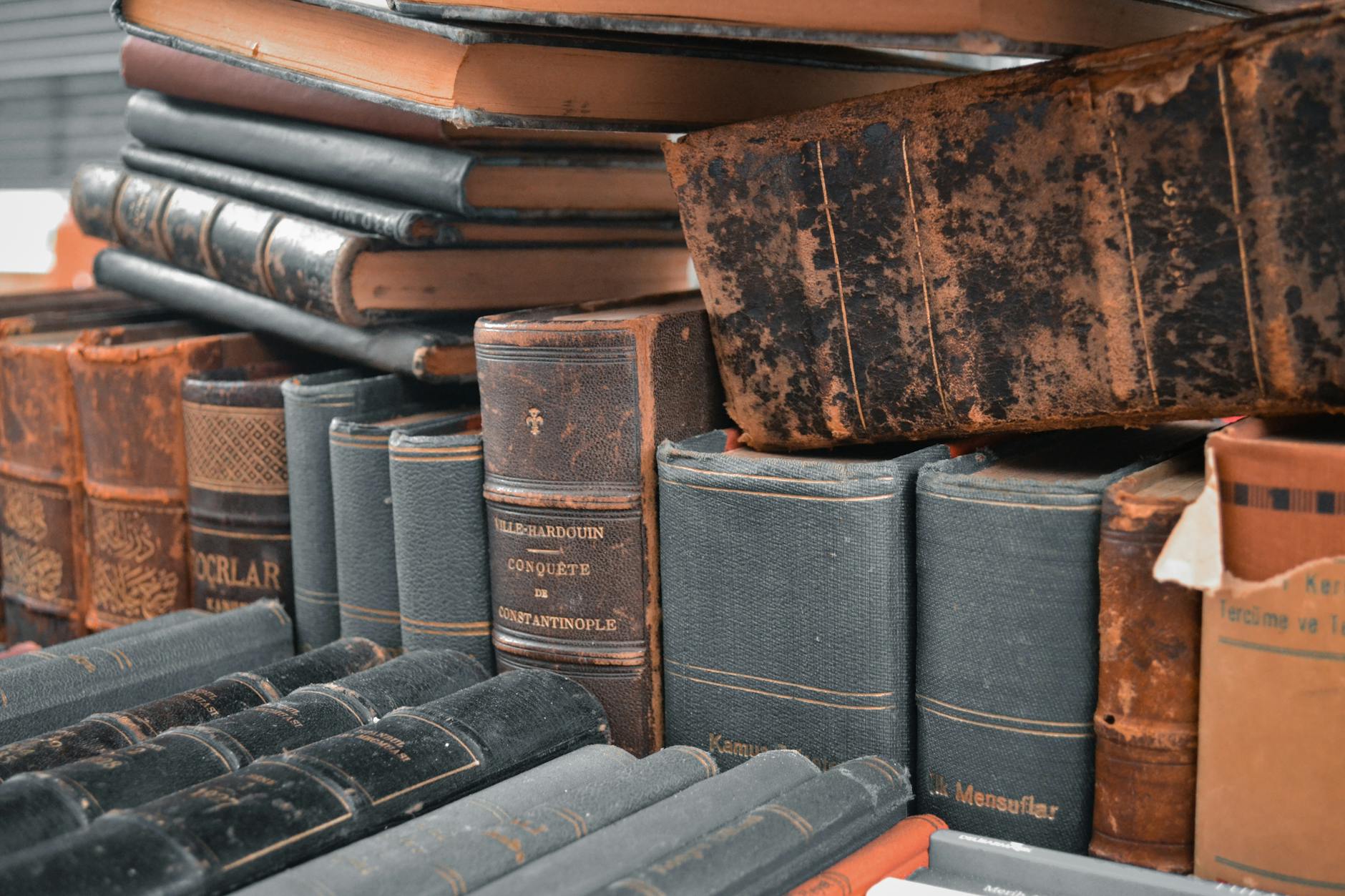 Pagine di un libro antico in primo piano