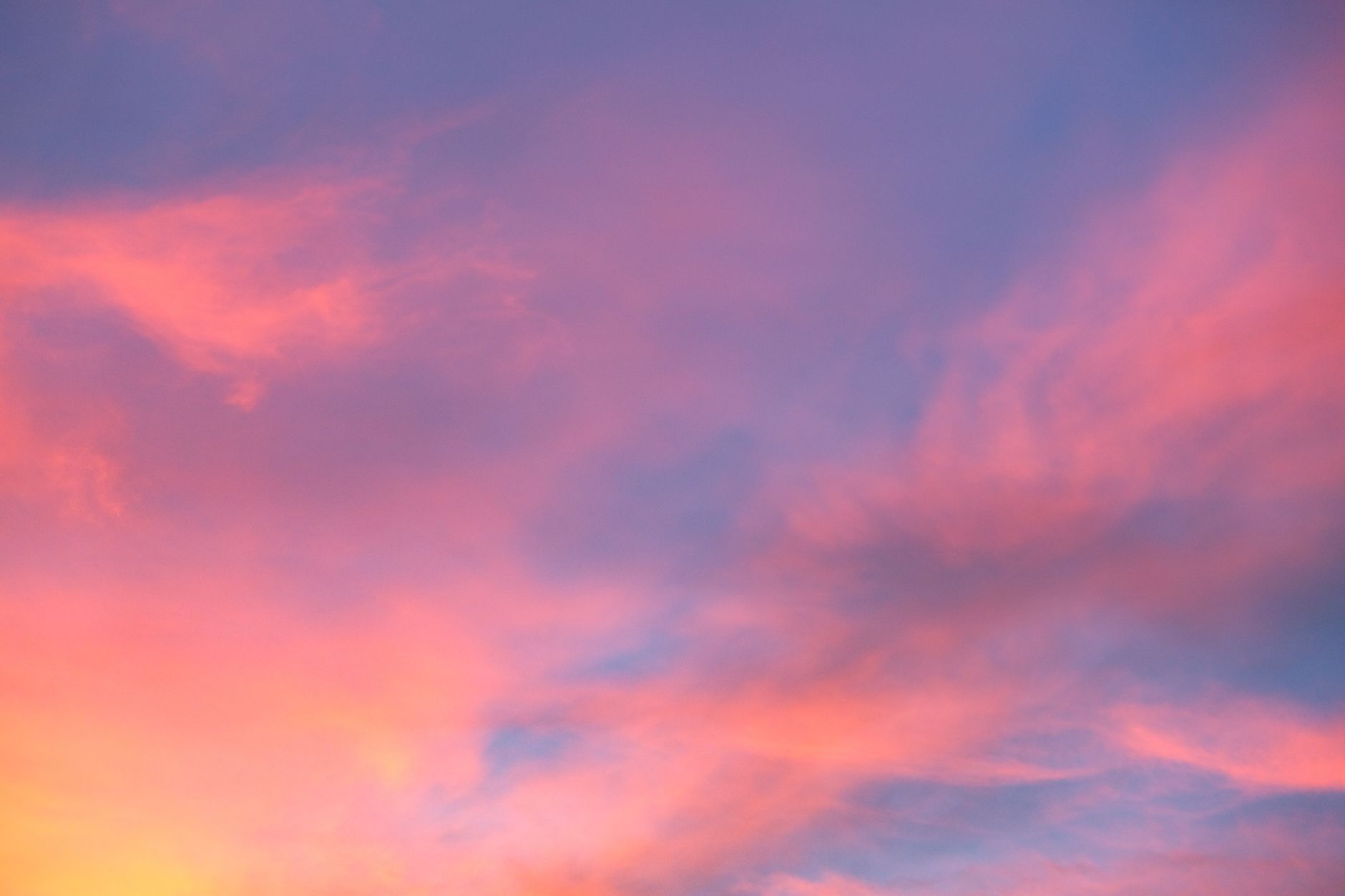 Cieli aperti e luce intensa: il solstizio segna l'inizio astronomico dell'estate.