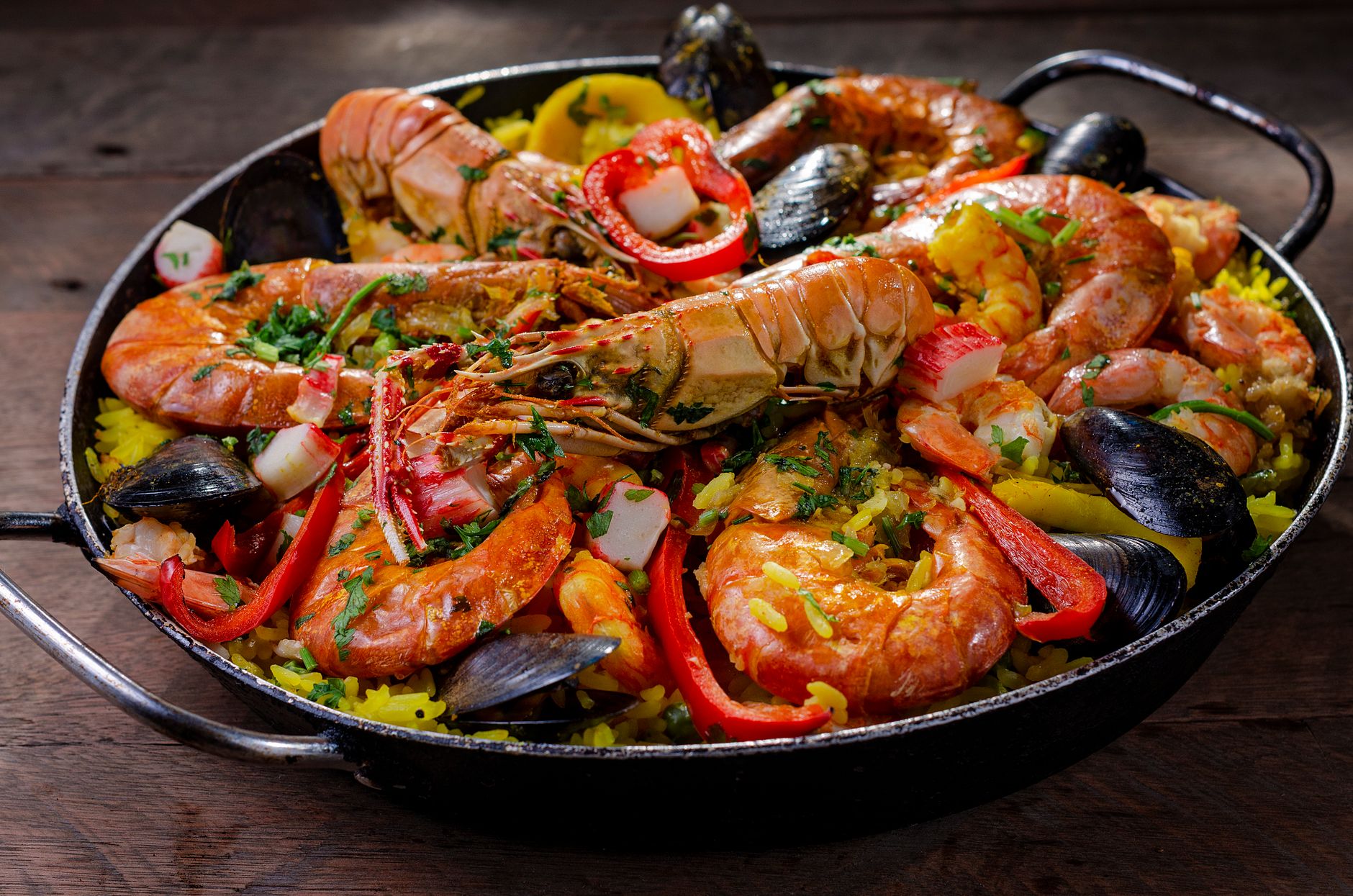 Paella ricca di ingredienti