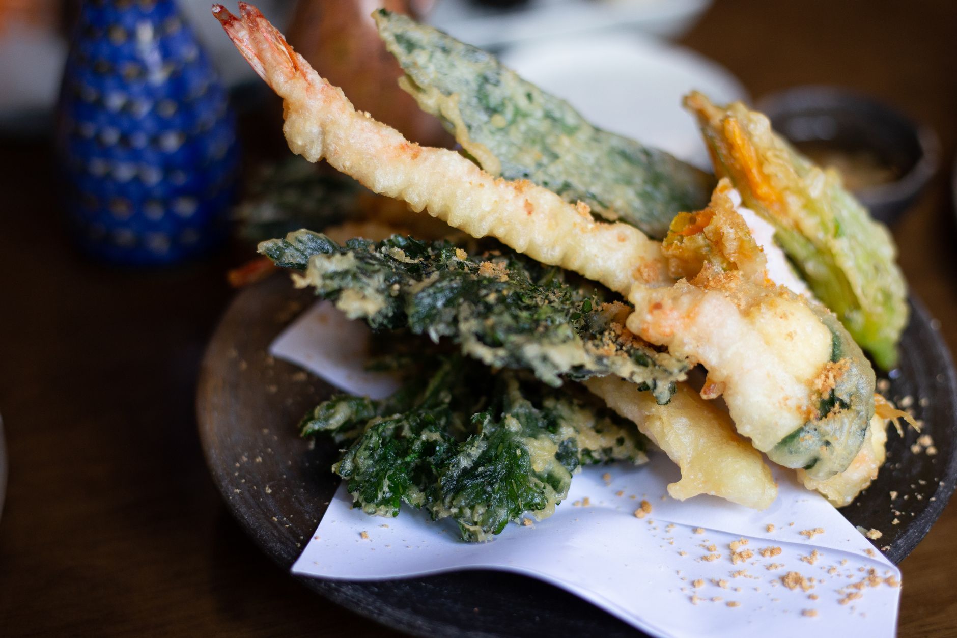Tempura giapponese di gamberi e verdure