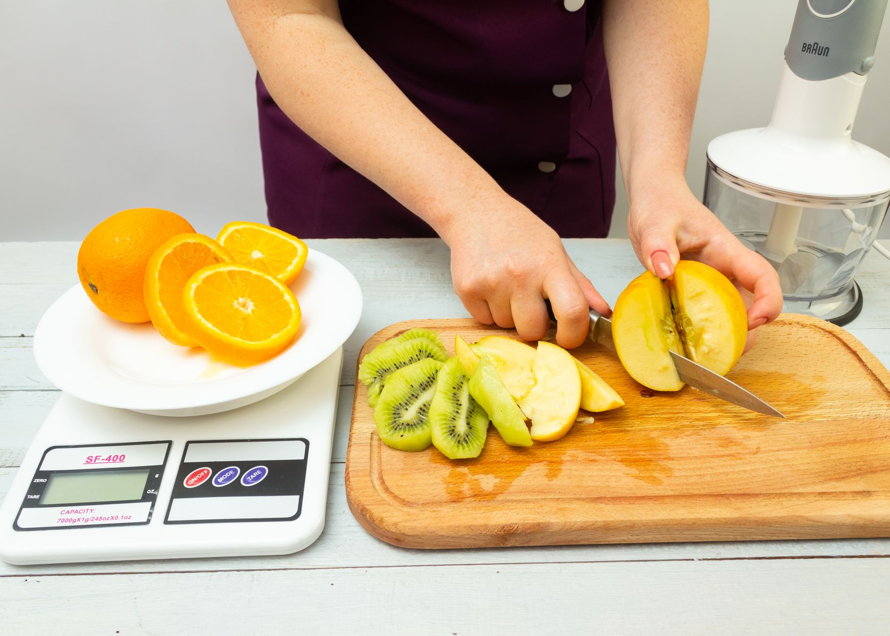 Tarte Tatin capovolta con mele dorate in superficie