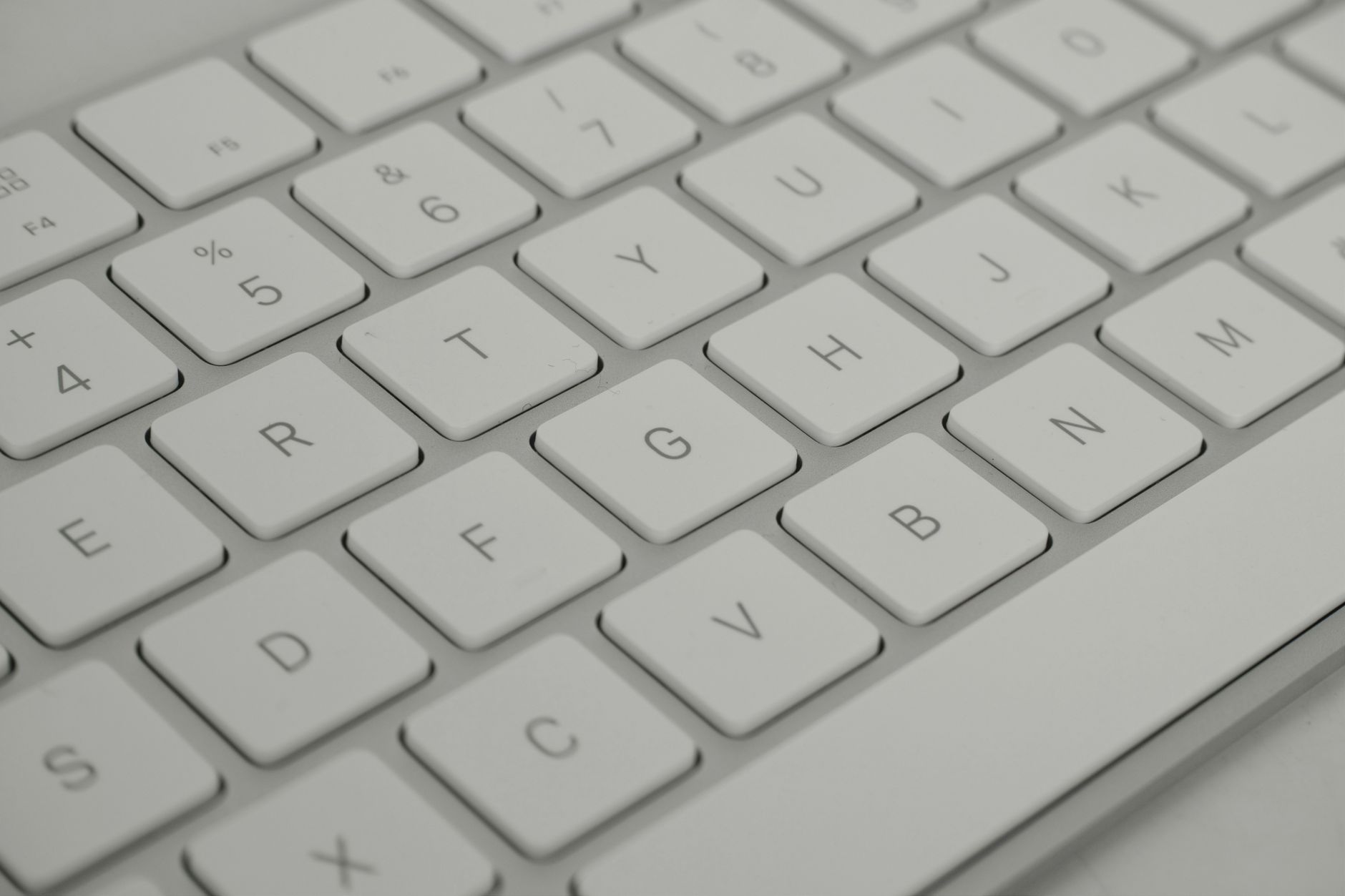 Tastiera con i tasti in disposizione QWERTY