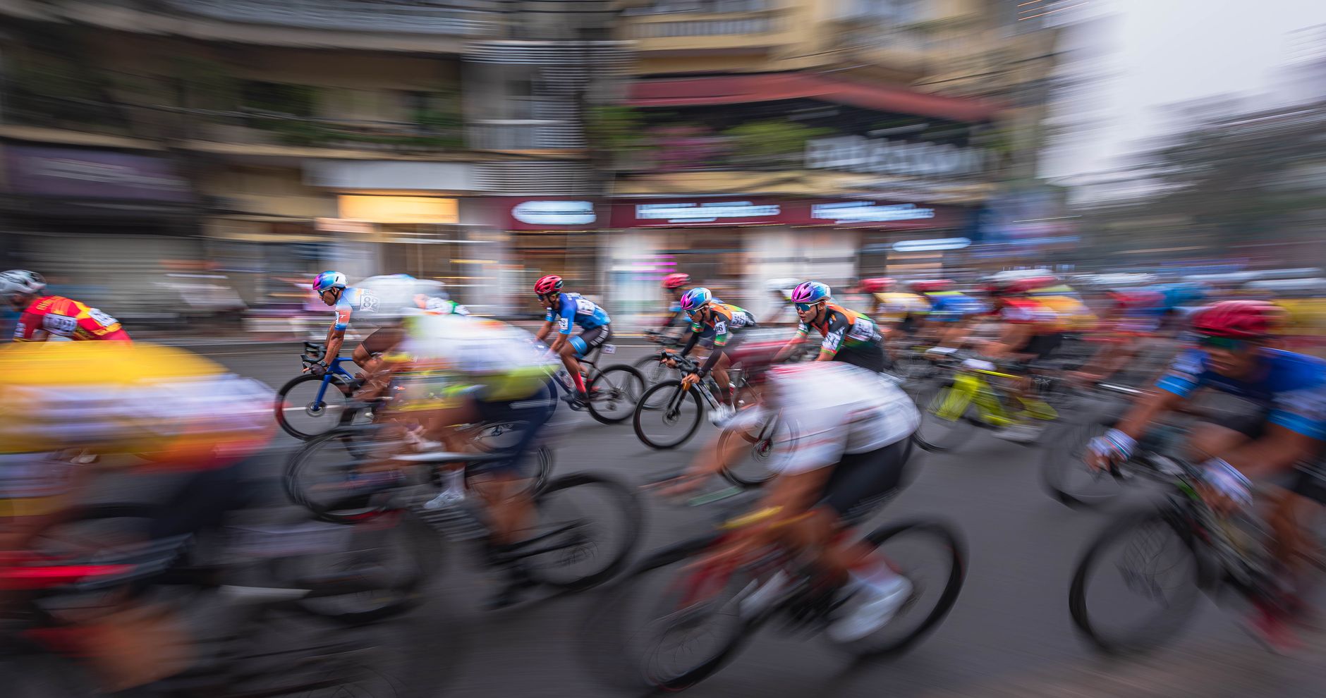 Bicicletta da corsa su una strada panoramica