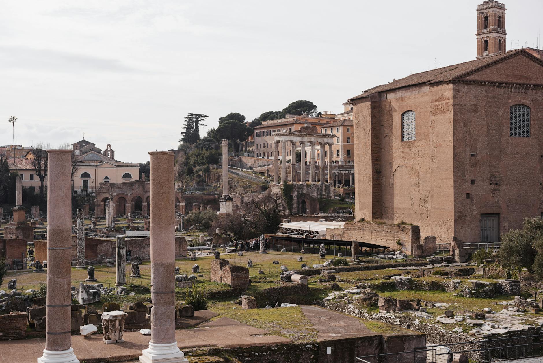 Antiche rovine romane al tramonto