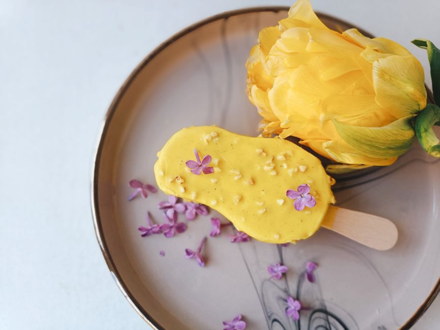 Crema dorata servita in coppa