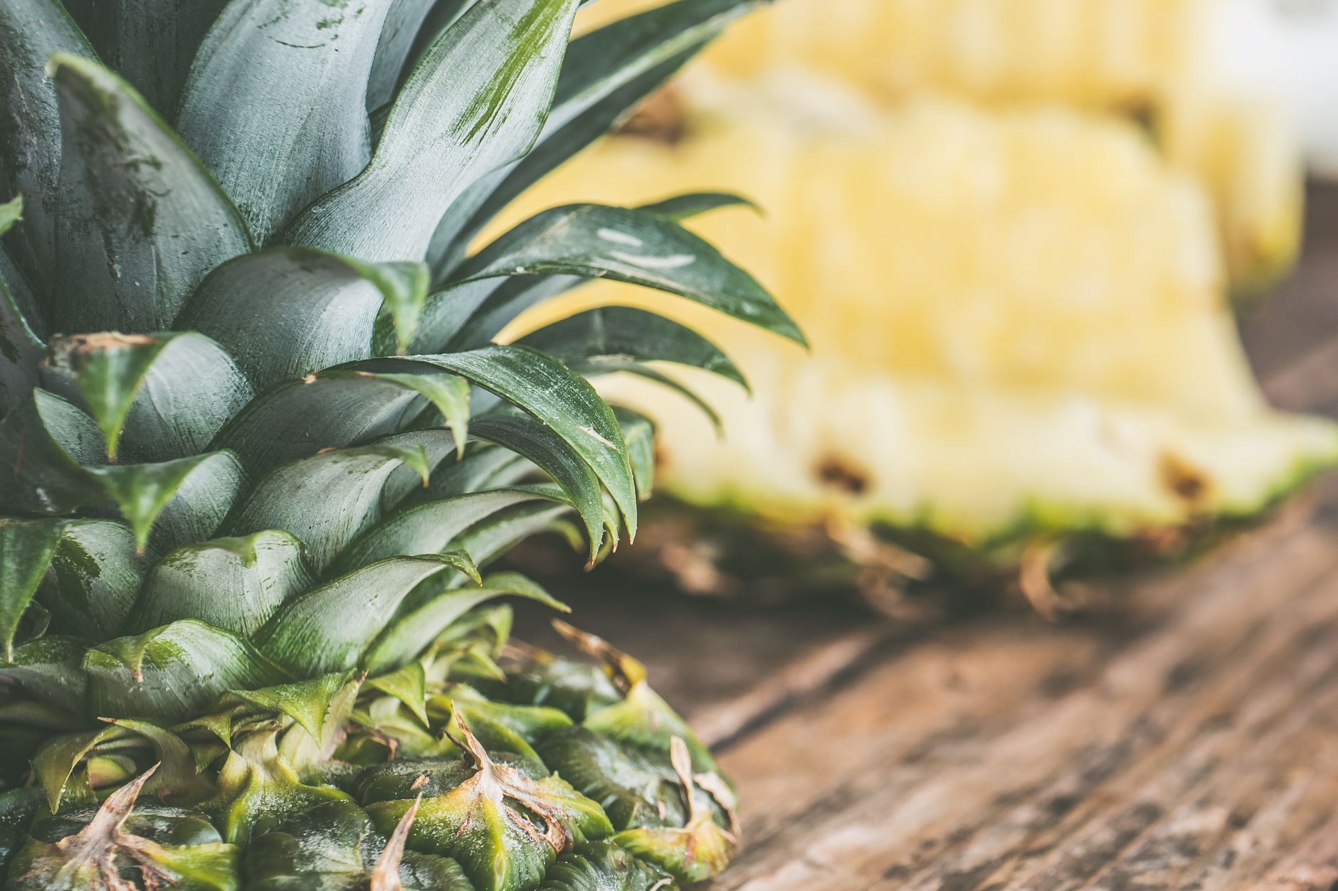 Ananas intero, ricco dell'enzima bromelina