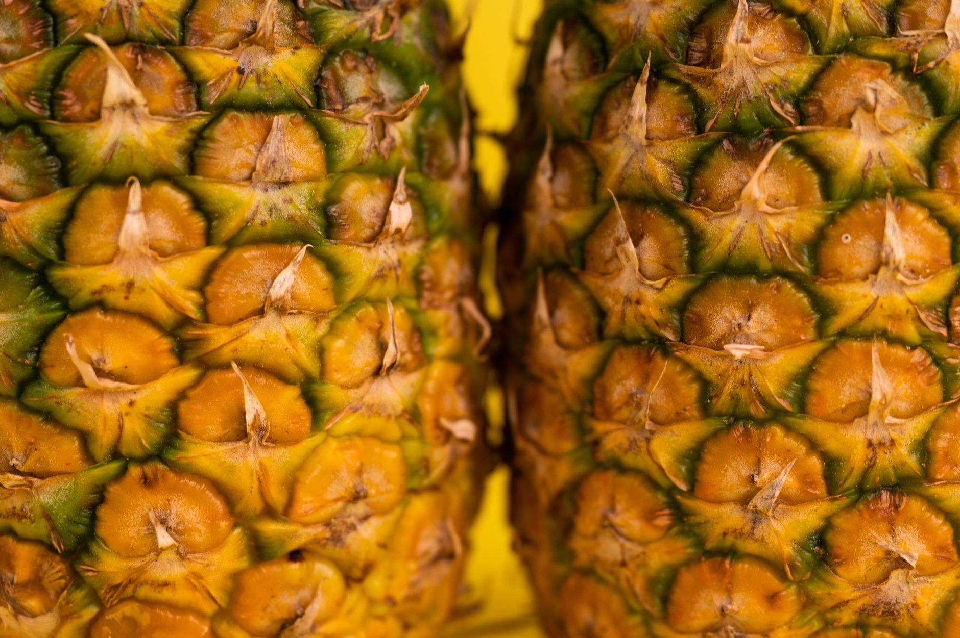 Primo piano della polpa succosa dell'ananas