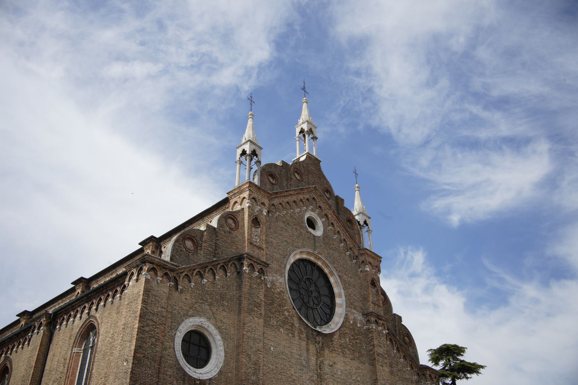 Cattedrale italiana vista dall'esterno