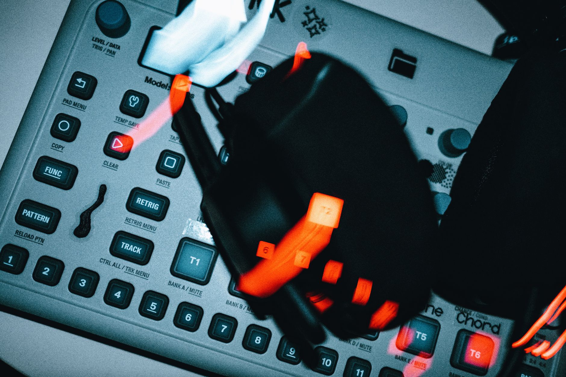 Studio di registrazione con strumentazione audio professionale