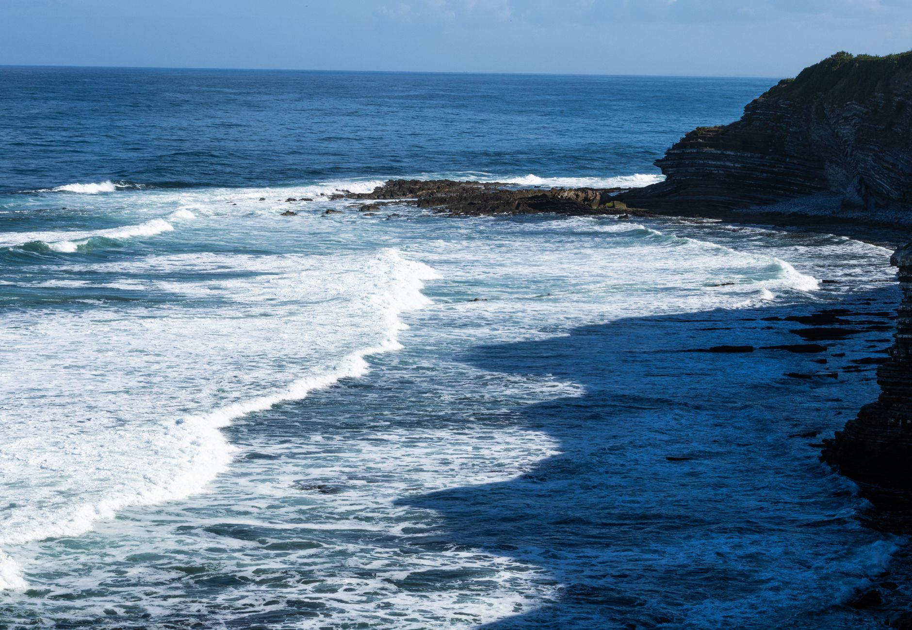 Vento che increspa la superficie del mare aperto