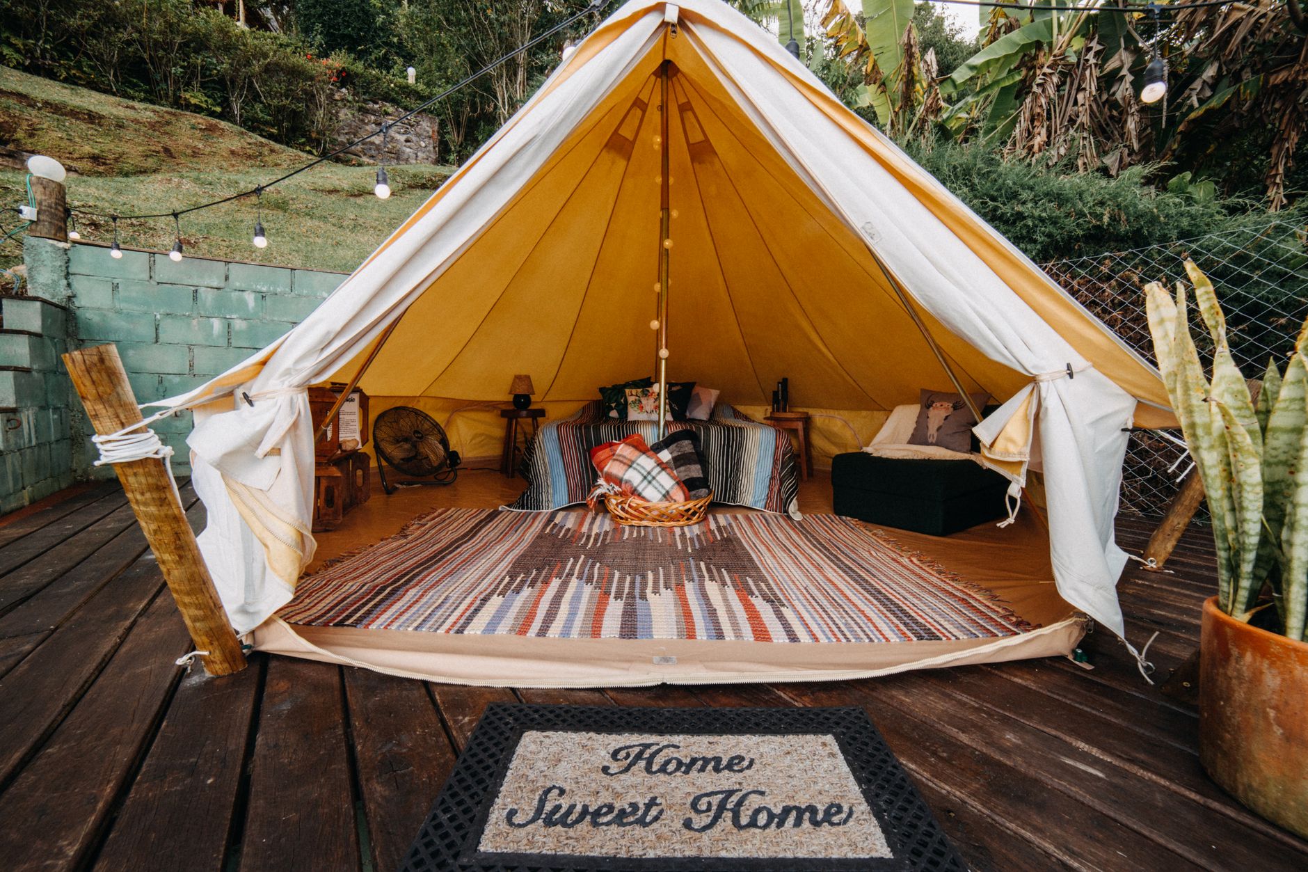 Cupola trasparente glamping sotto il cielo stellato