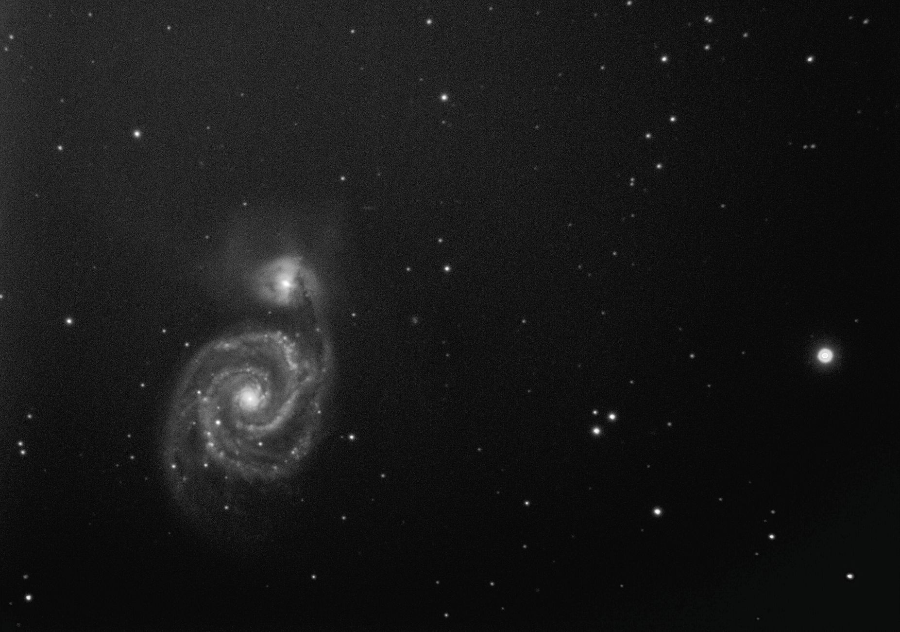 Galassia a spirale con nebulose colorate
