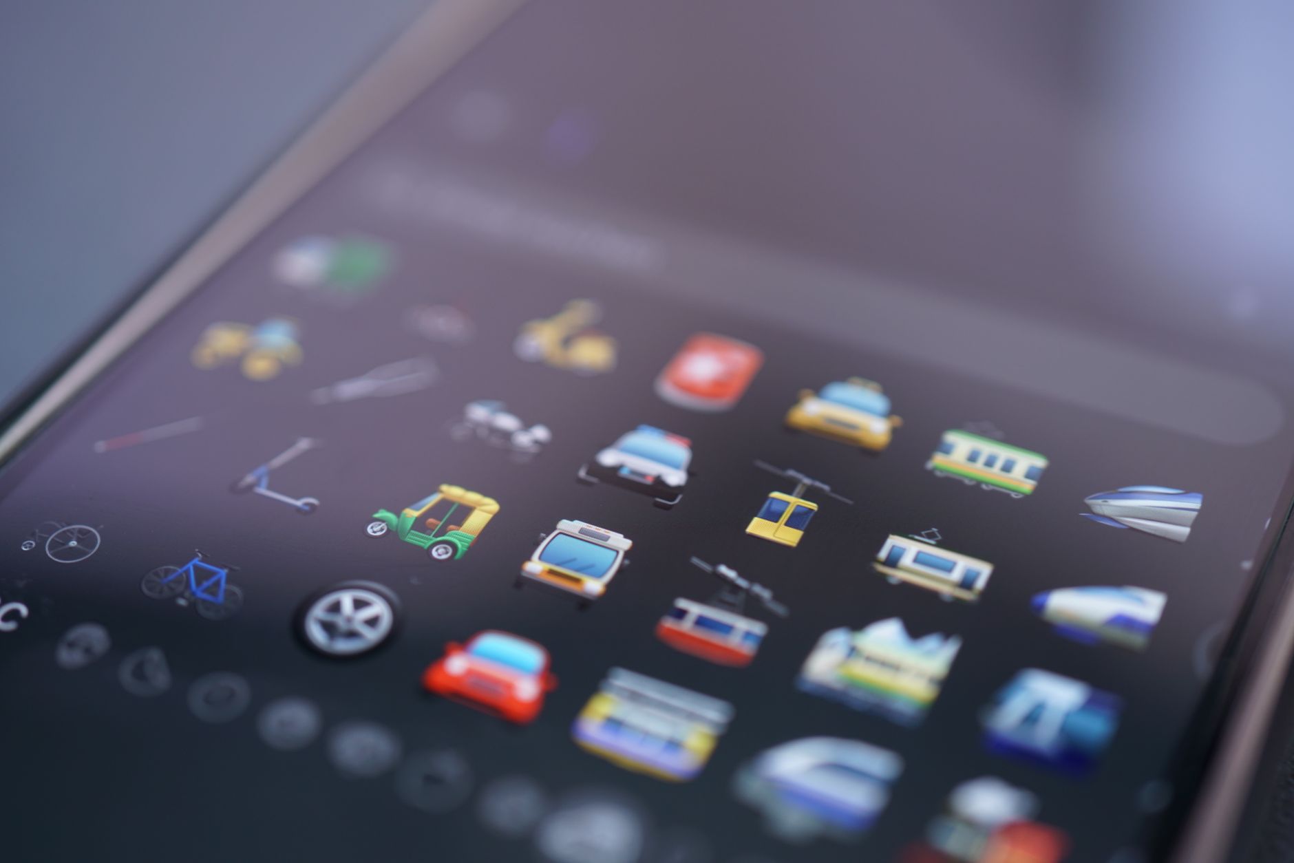 Emoji gialle su uno schermo di smartphone