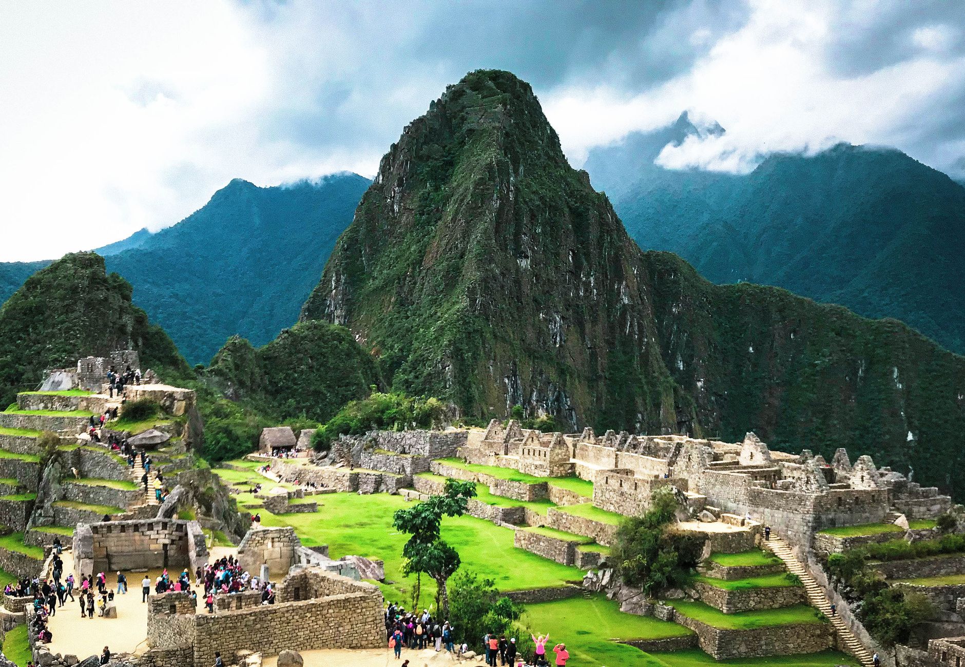 Terrazzamenti agricoli di Machu Picchu sul pendio della montagna