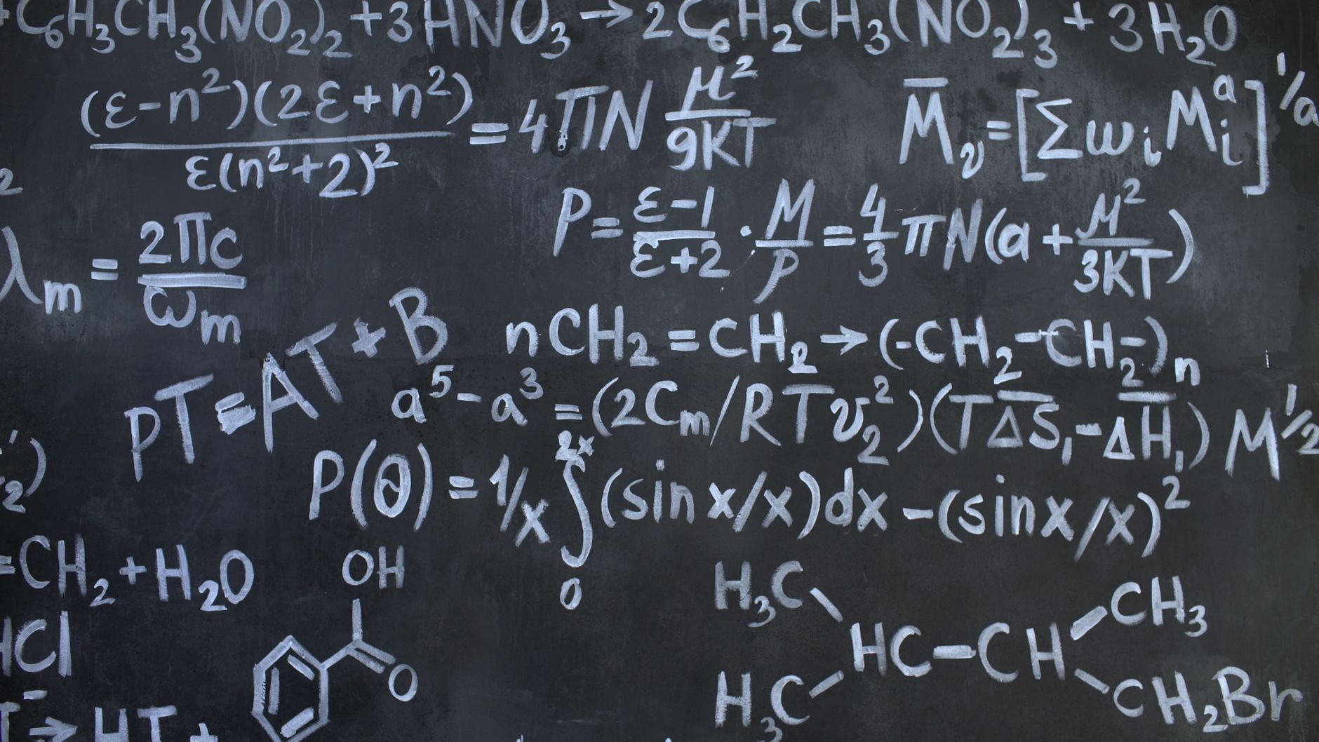 Simboli e calcoli matematici scritti a mano