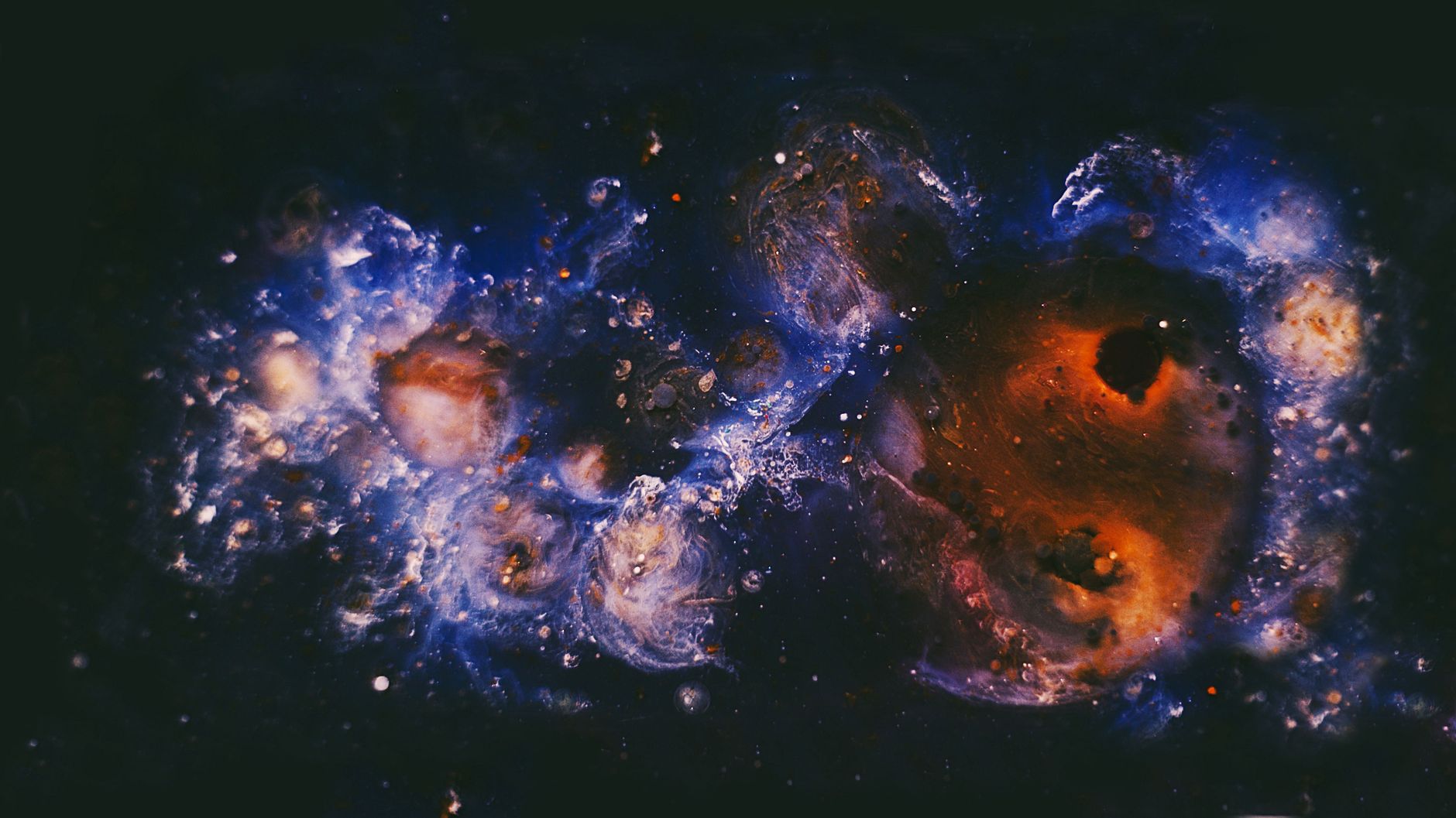 Nube di gas e polvere cosmica tra le stelle