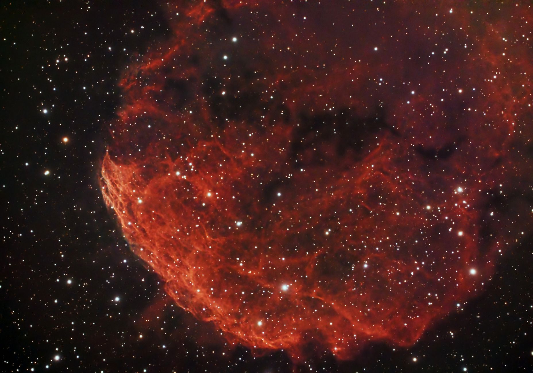 Cielo profondo con nebulose e stelle