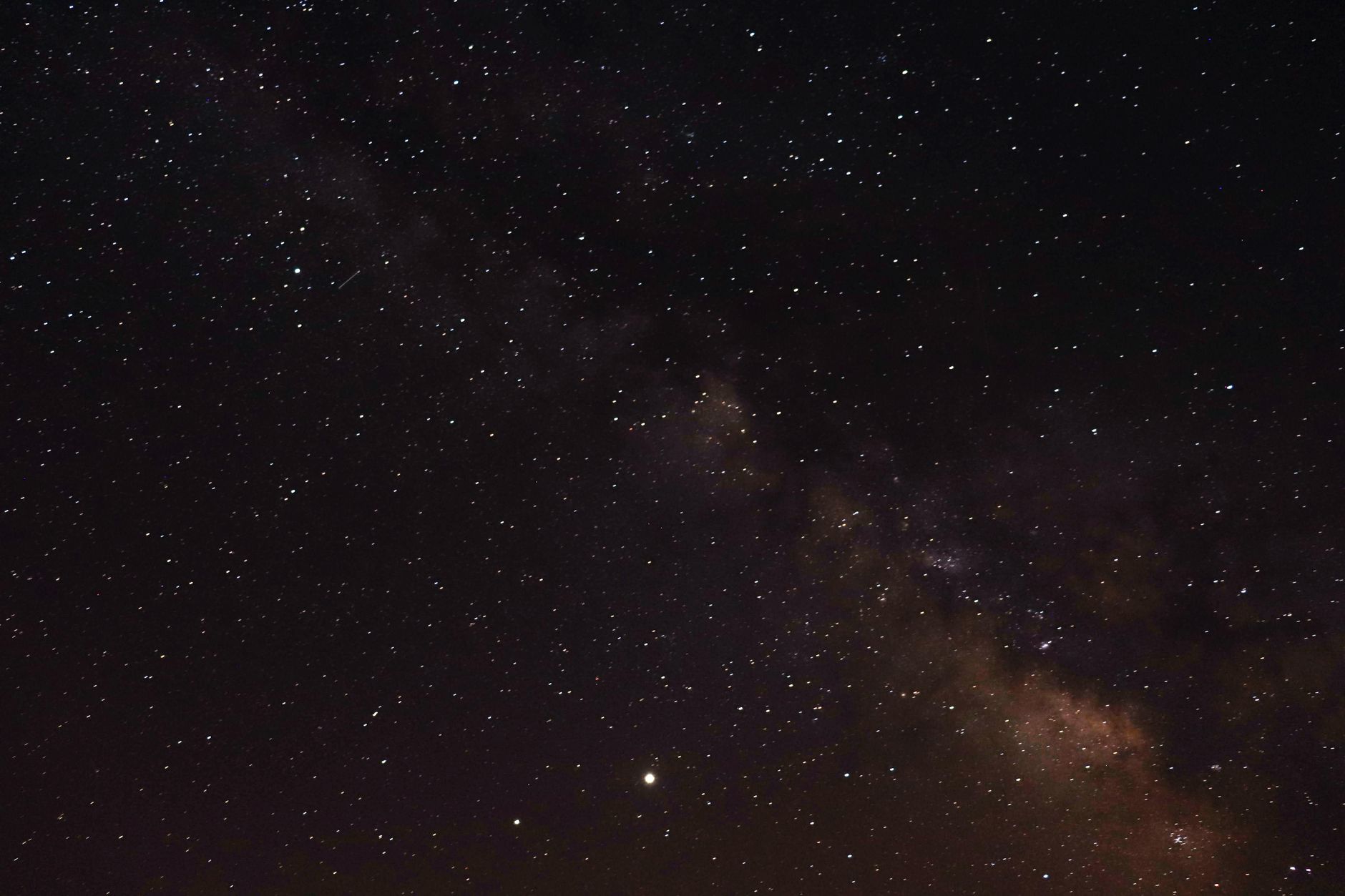 Cielo stellato notturno con costellazioni dello zodiaco
