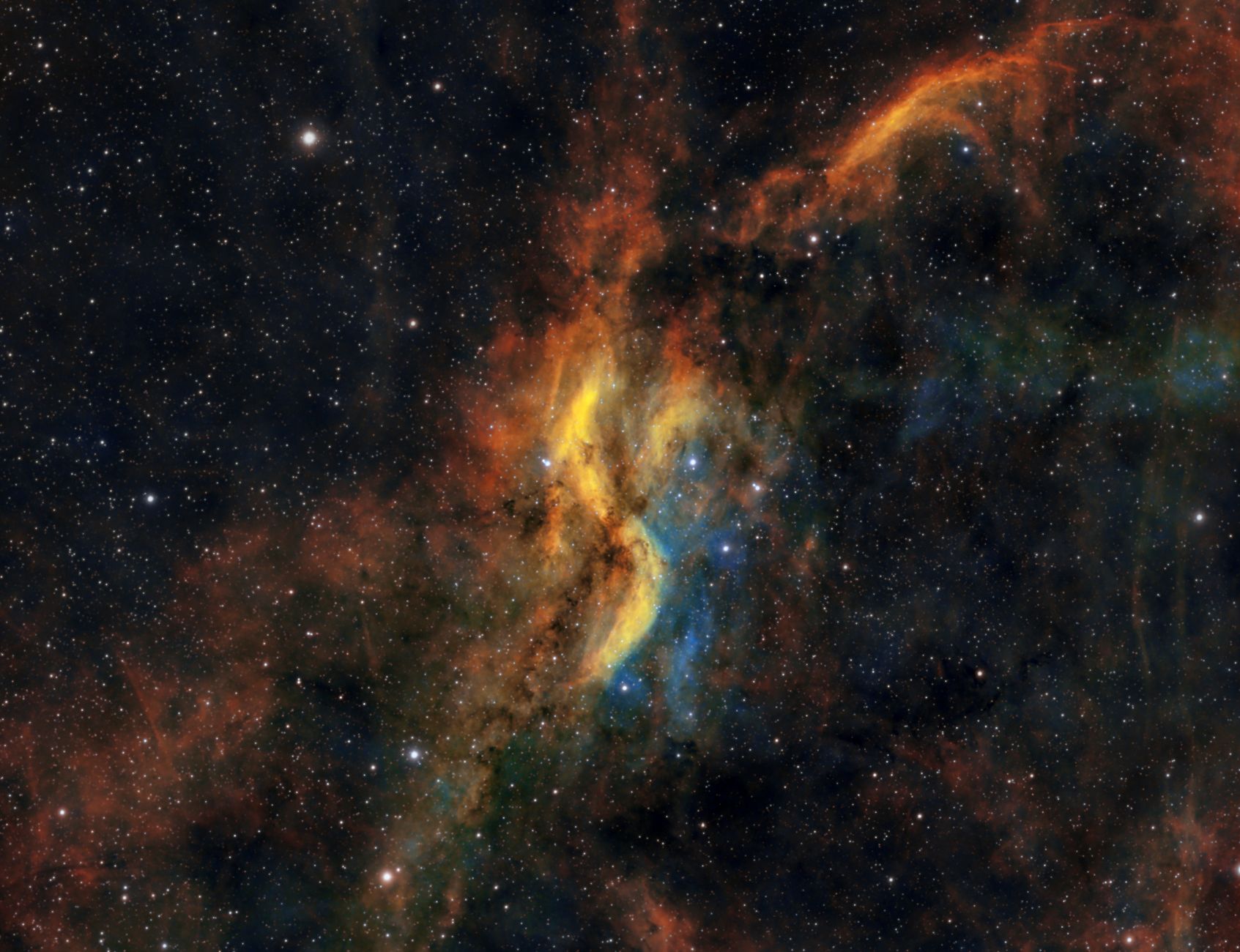 Nube interstellare di gas e polveri colorata