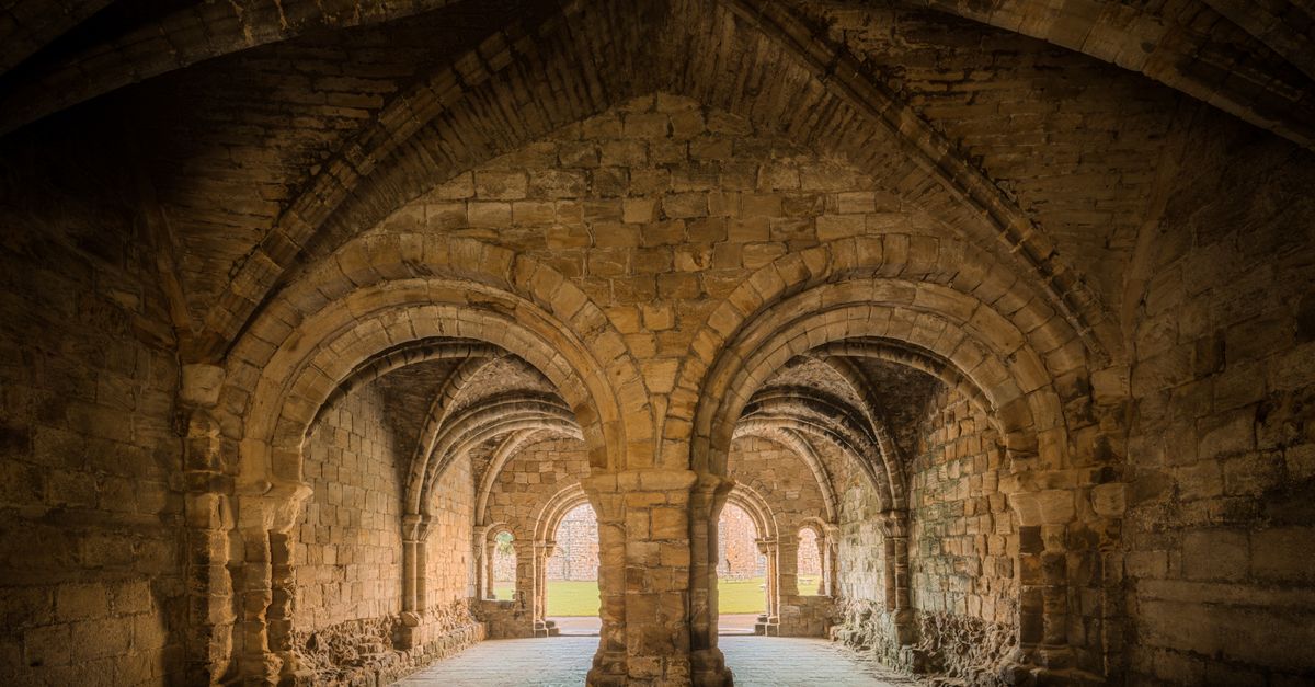 Chiostro di un monastero medievale italiano