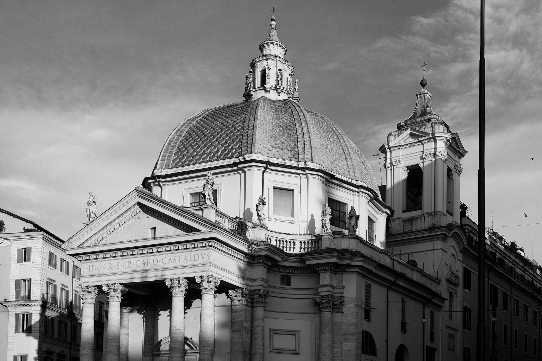 Facciata di una chiesa storica italiana