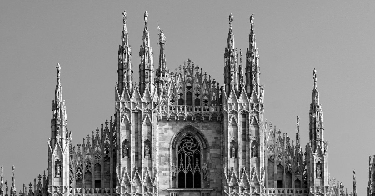 Veduta di un edificio storico di Milano