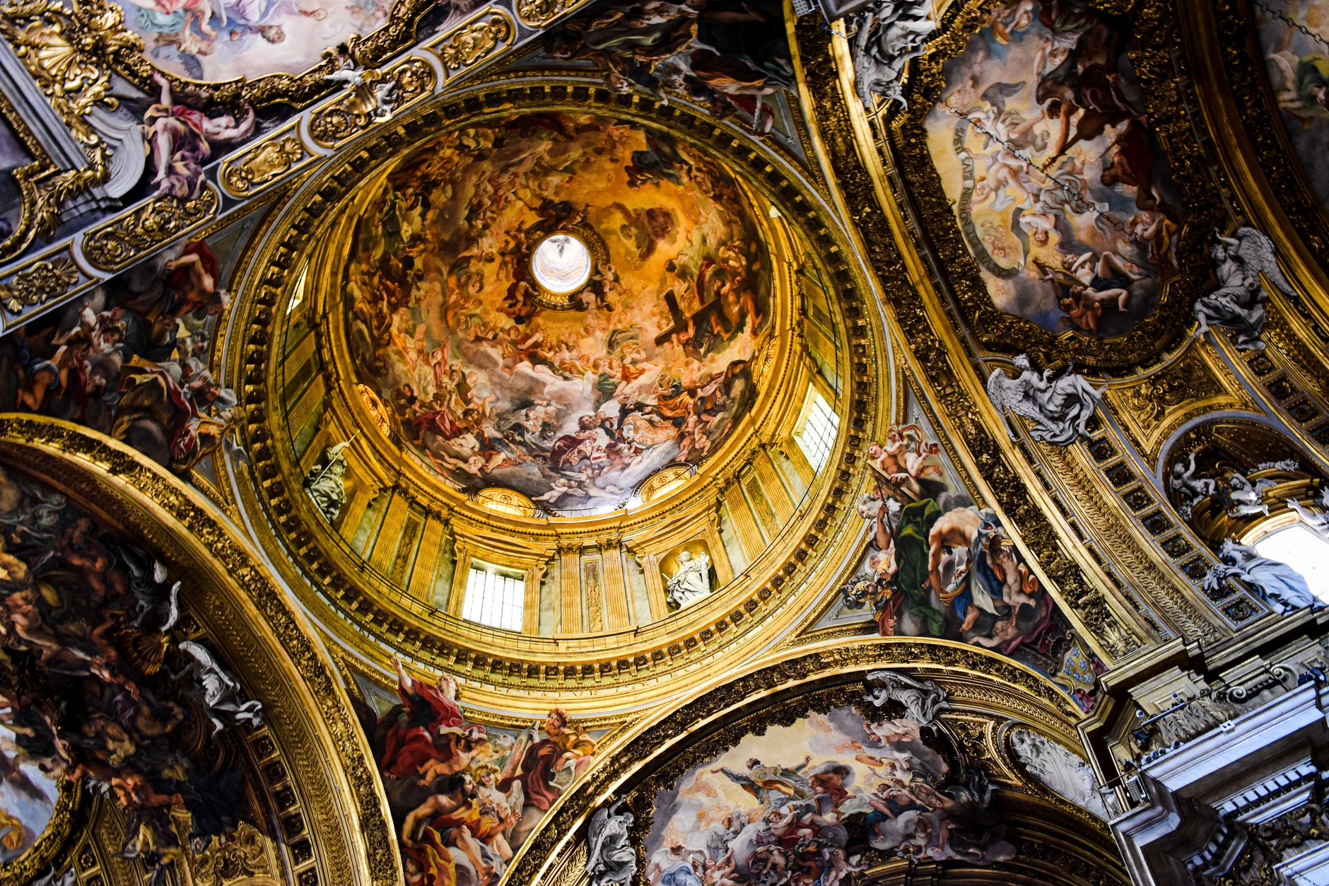 Facciata di una chiesa storica italiana