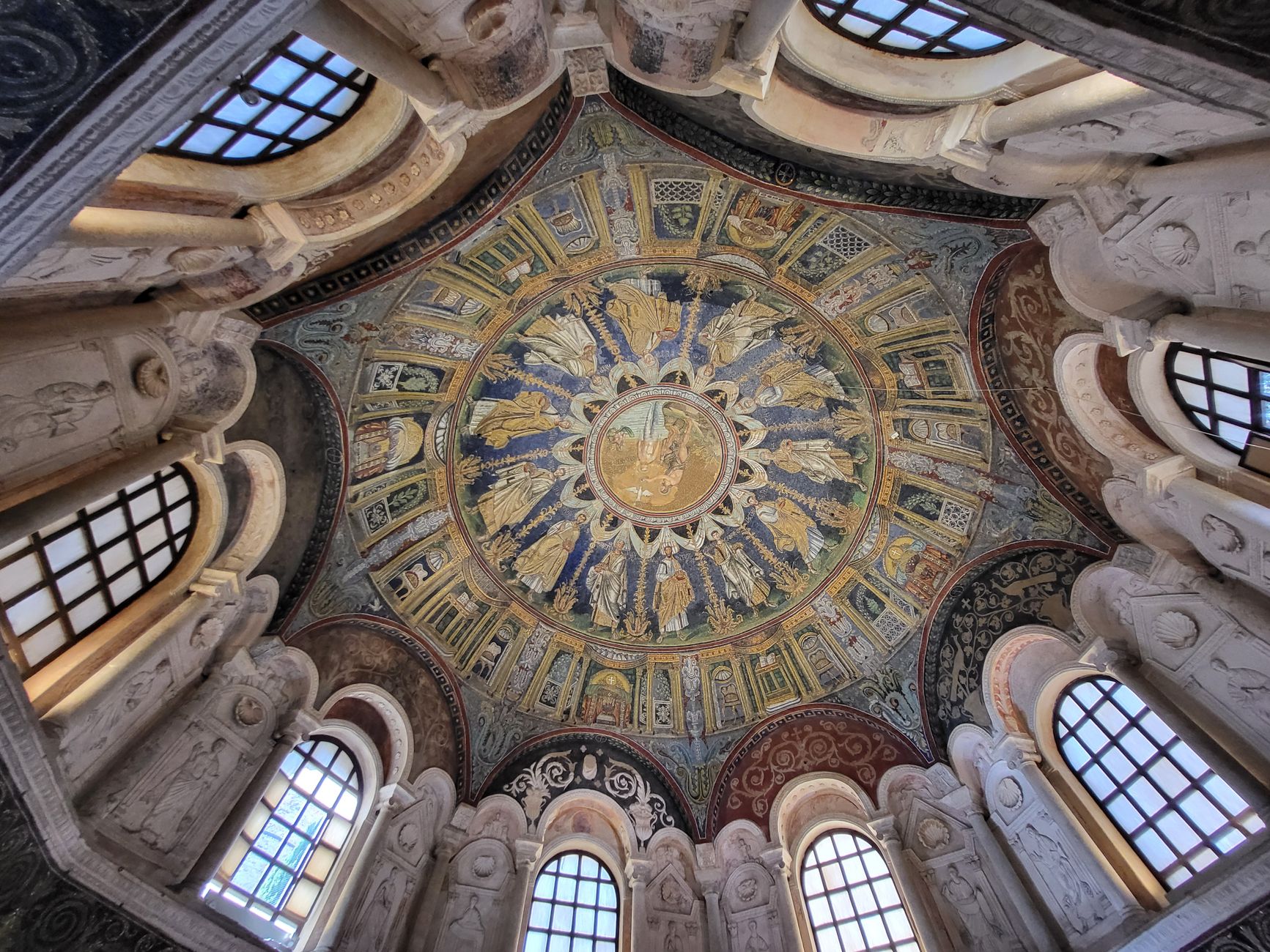 Facciata di una basilica italiana