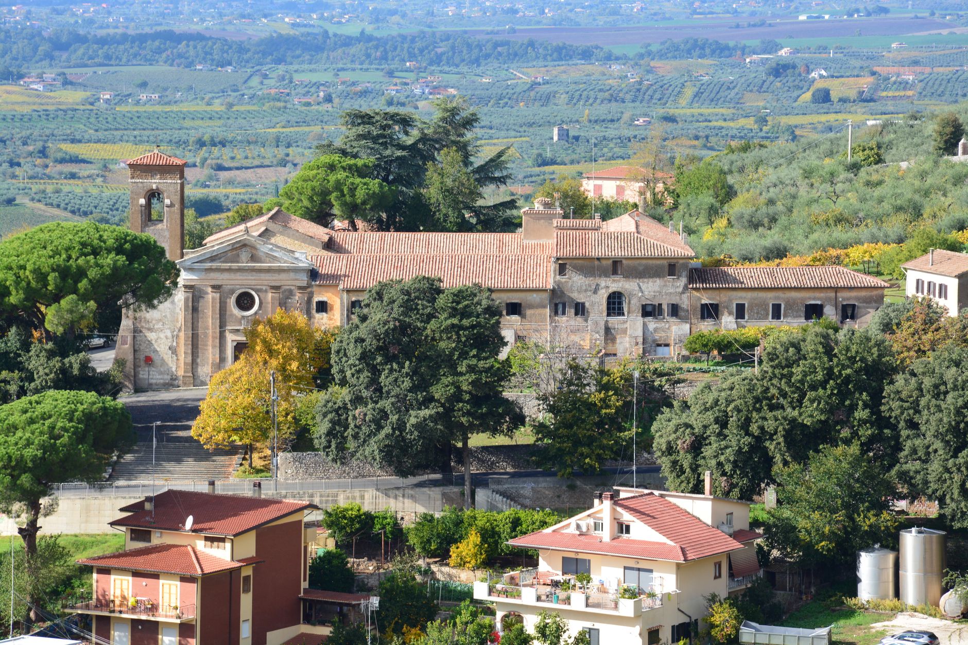 Campanile di una chiesa nell'Italia centrale