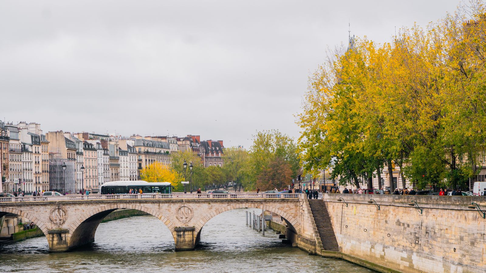 Un ponte sopra la Senna a Parigi