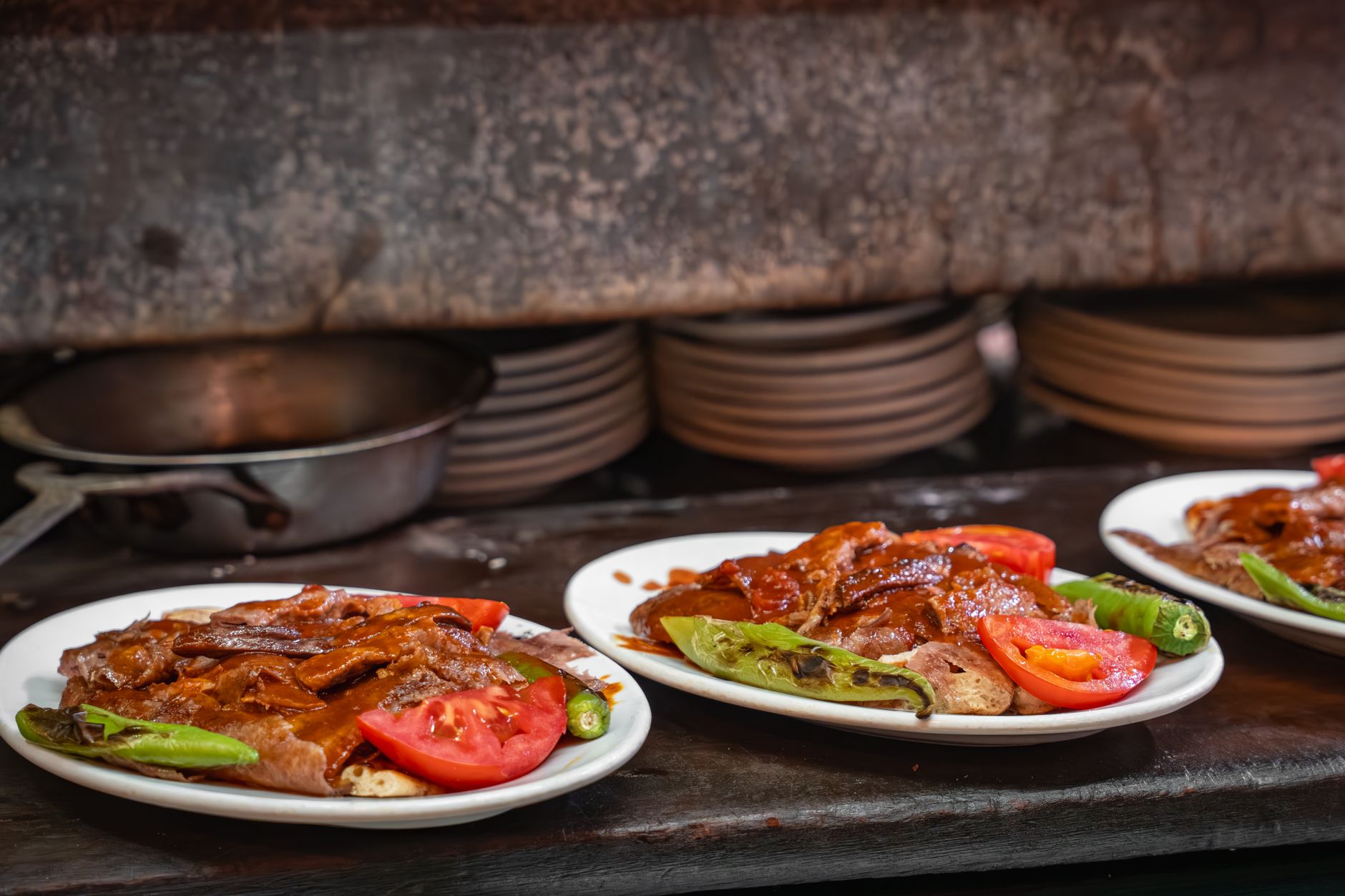 Chiosco di kebab con carne affettata