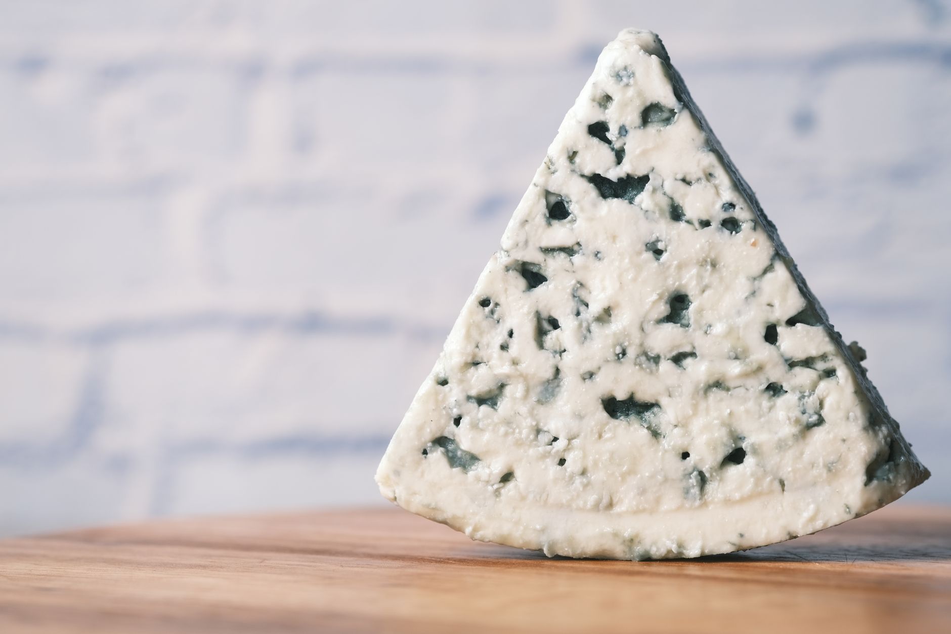 La storia del gorgonzola: la leggenda del casaro distratto