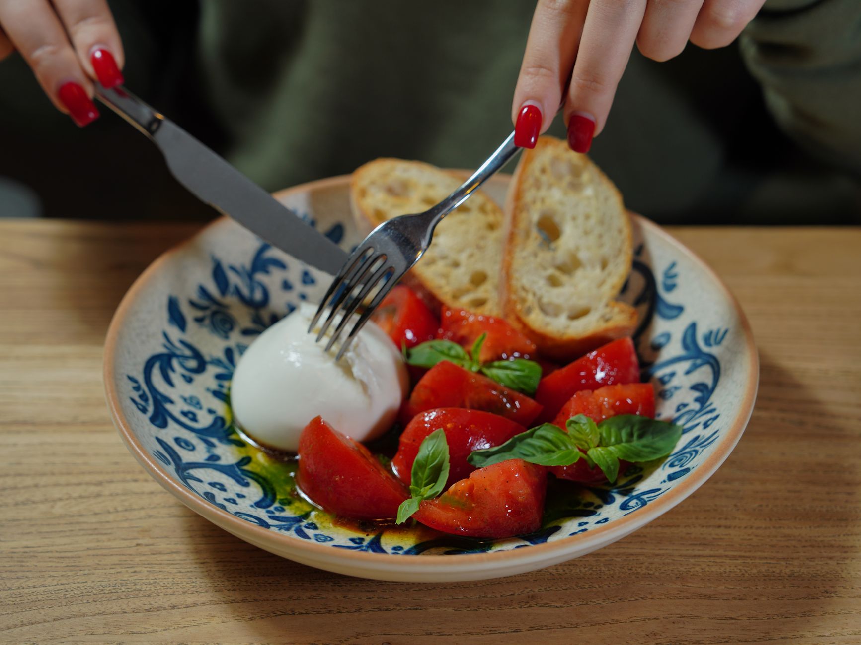 Mozzarella con pomodoro e basilico