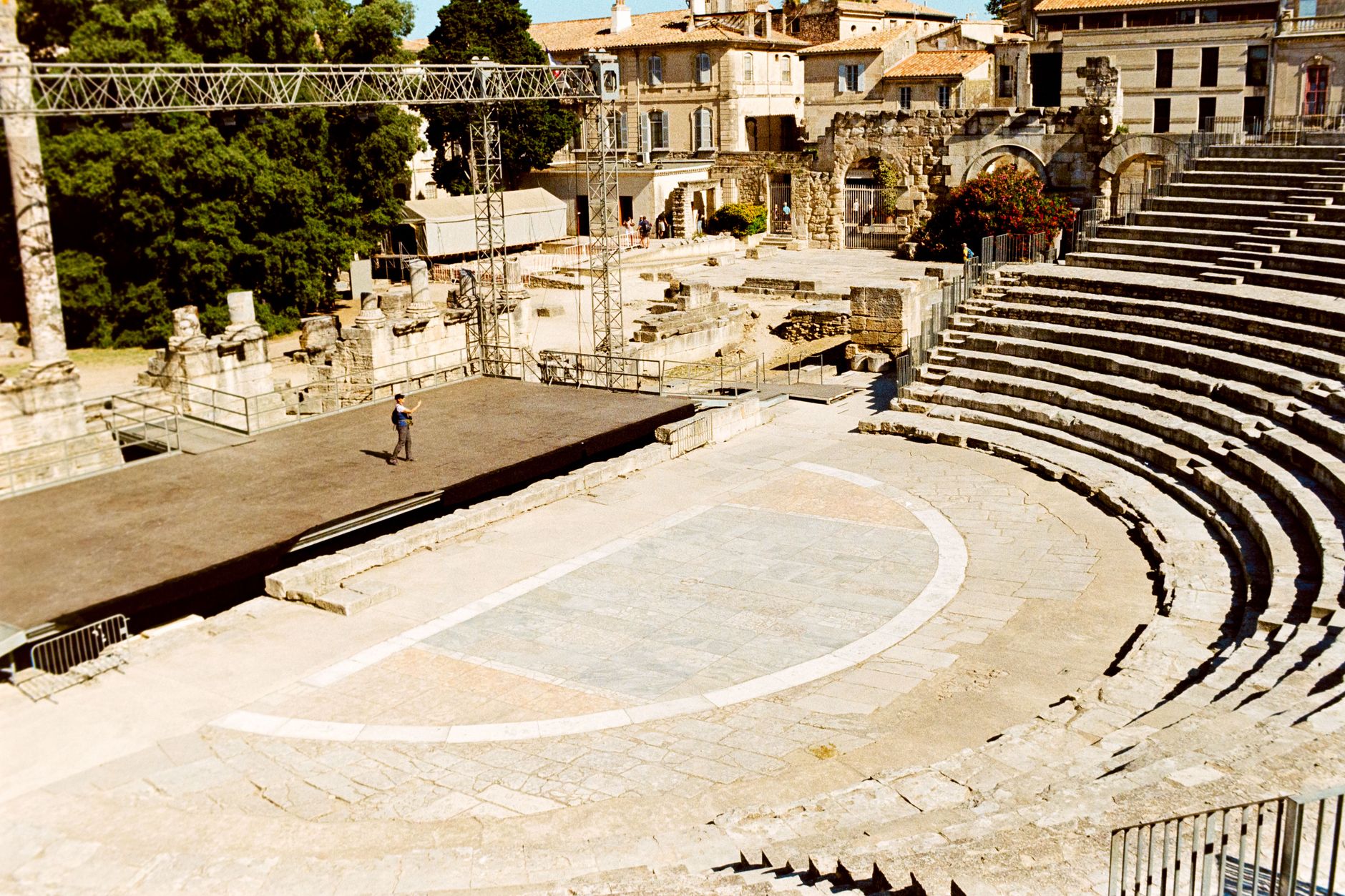 Veduta della città di Arles in Provenza