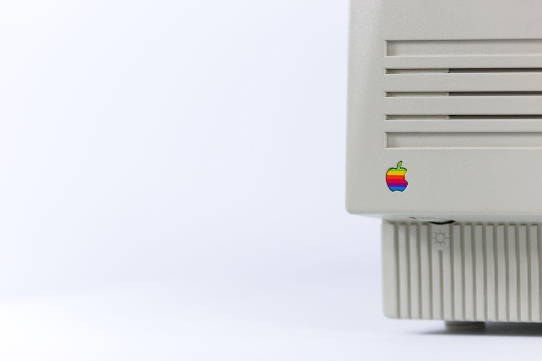 Vecchio computer Apple Macintosh degli anni Novanta