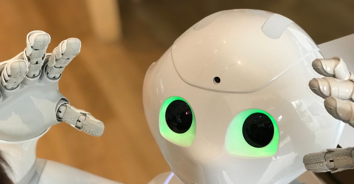 Robot dotato di intelligenza artificiale in un laboratorio