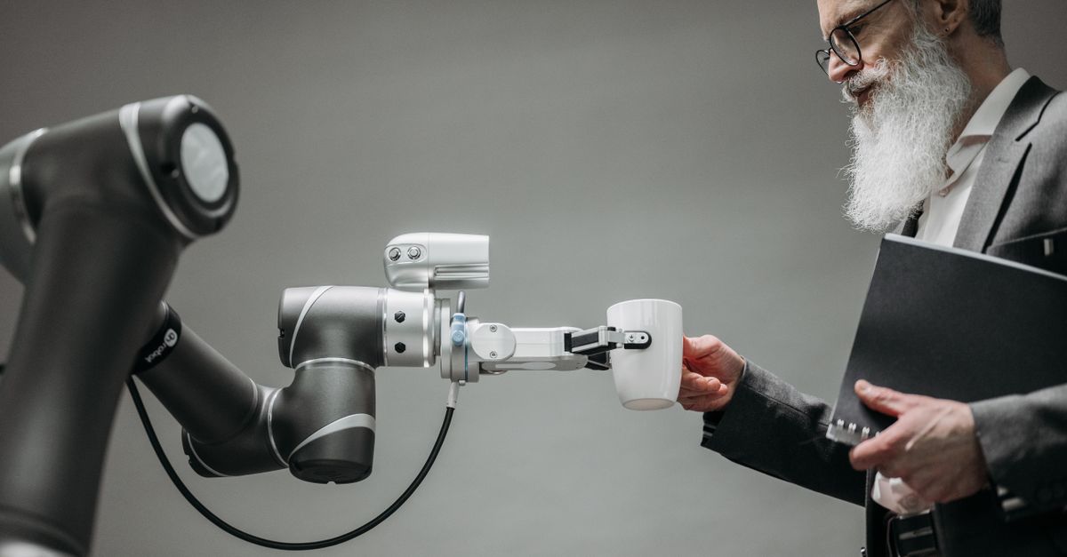 Robot umanoide che interagisce con l'ambiente