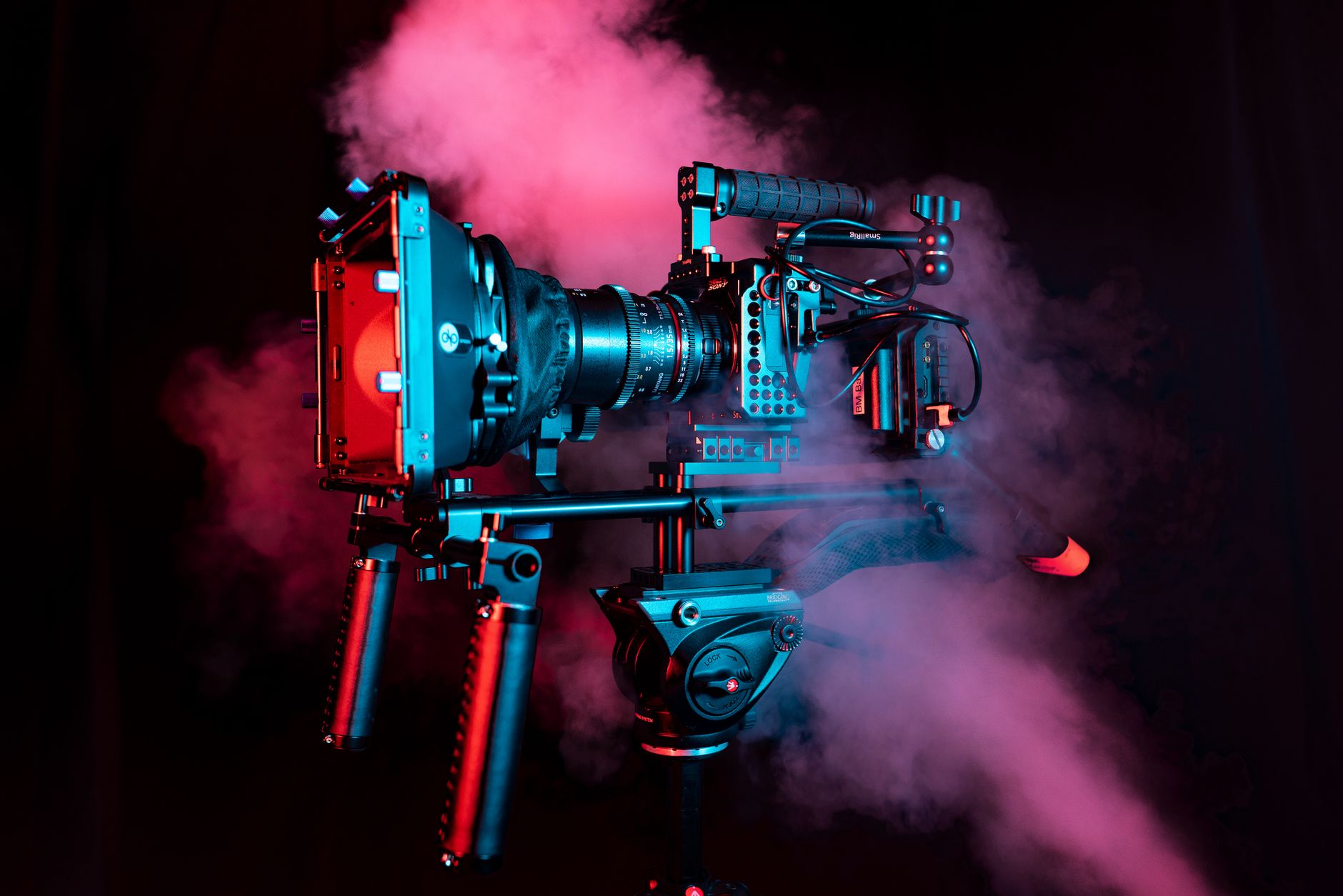 Vecchia macchina da presa cinematografica d'epoca
