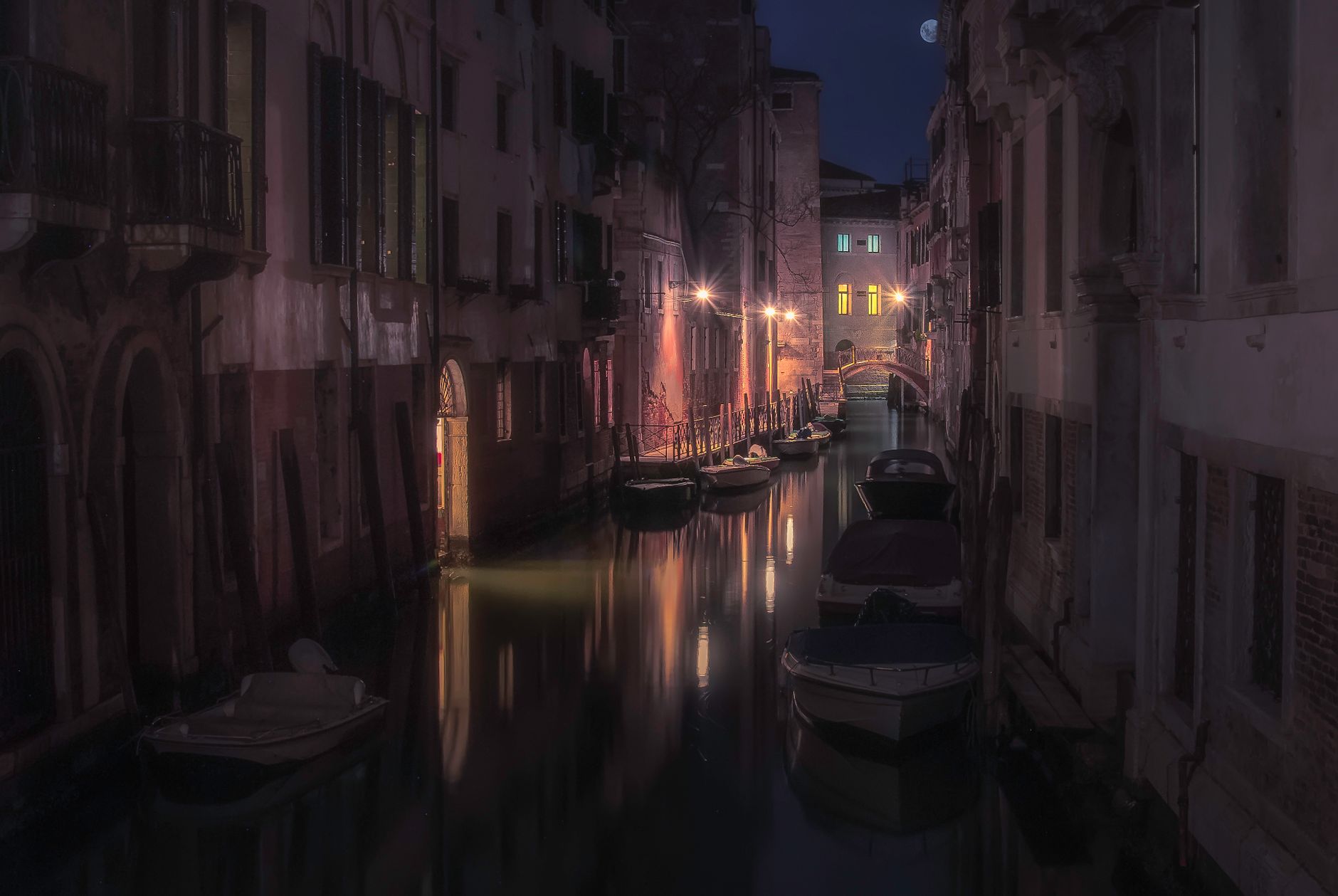 Veduta di Venezia con gondole e canali