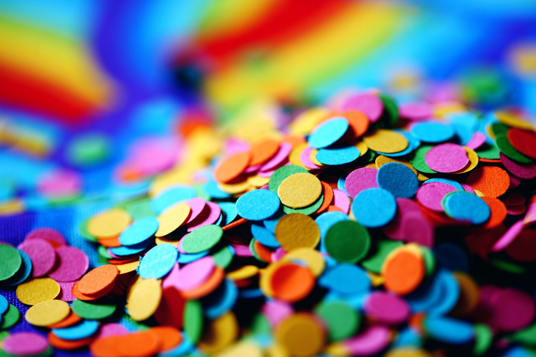 Celebrazione con coriandoli colorati