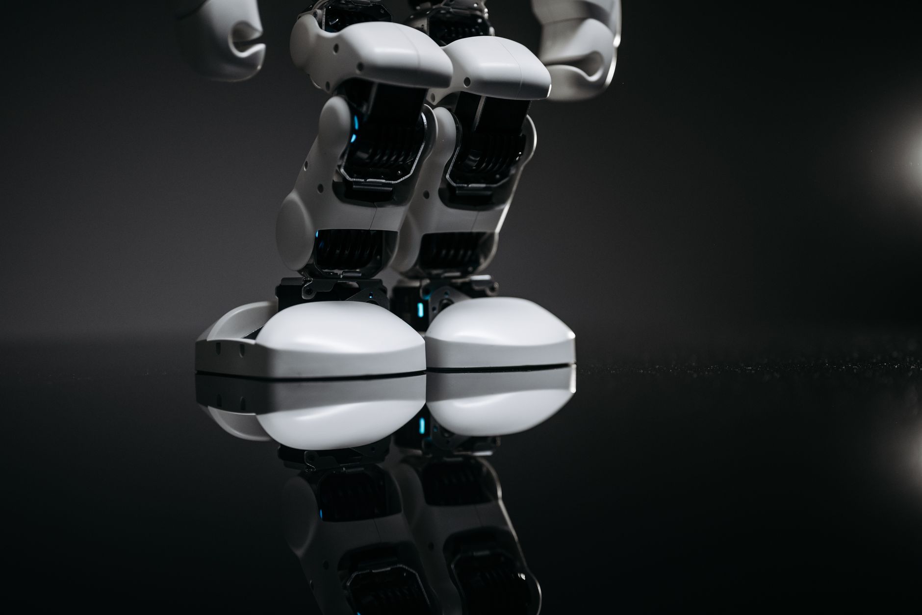 Volto digitale composto da dati e codice, simbolo dell'intelligenza artificiale