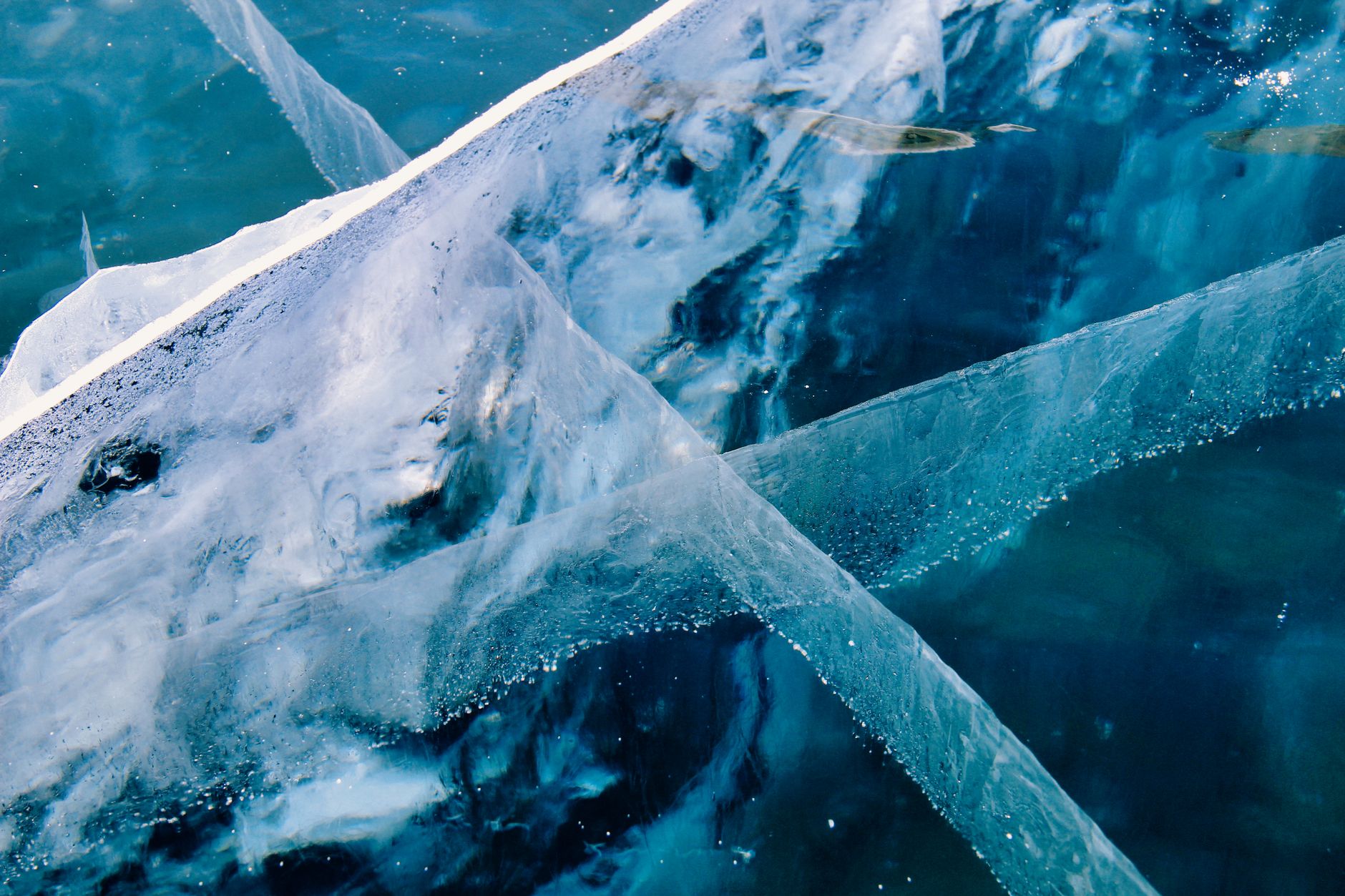 Mare artico con lastre di ghiaccio