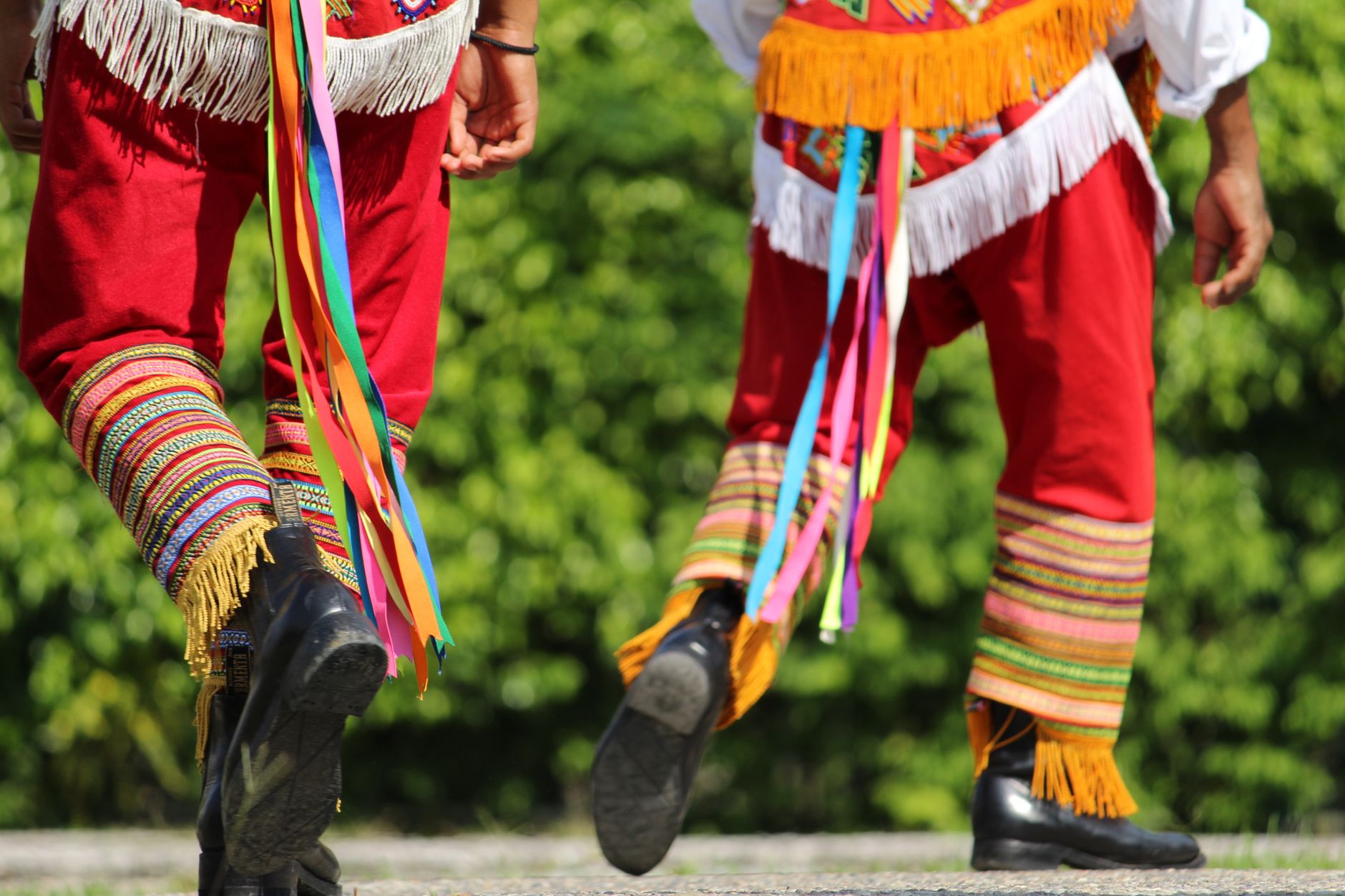 Costumi tradizionali durante una festa popolare