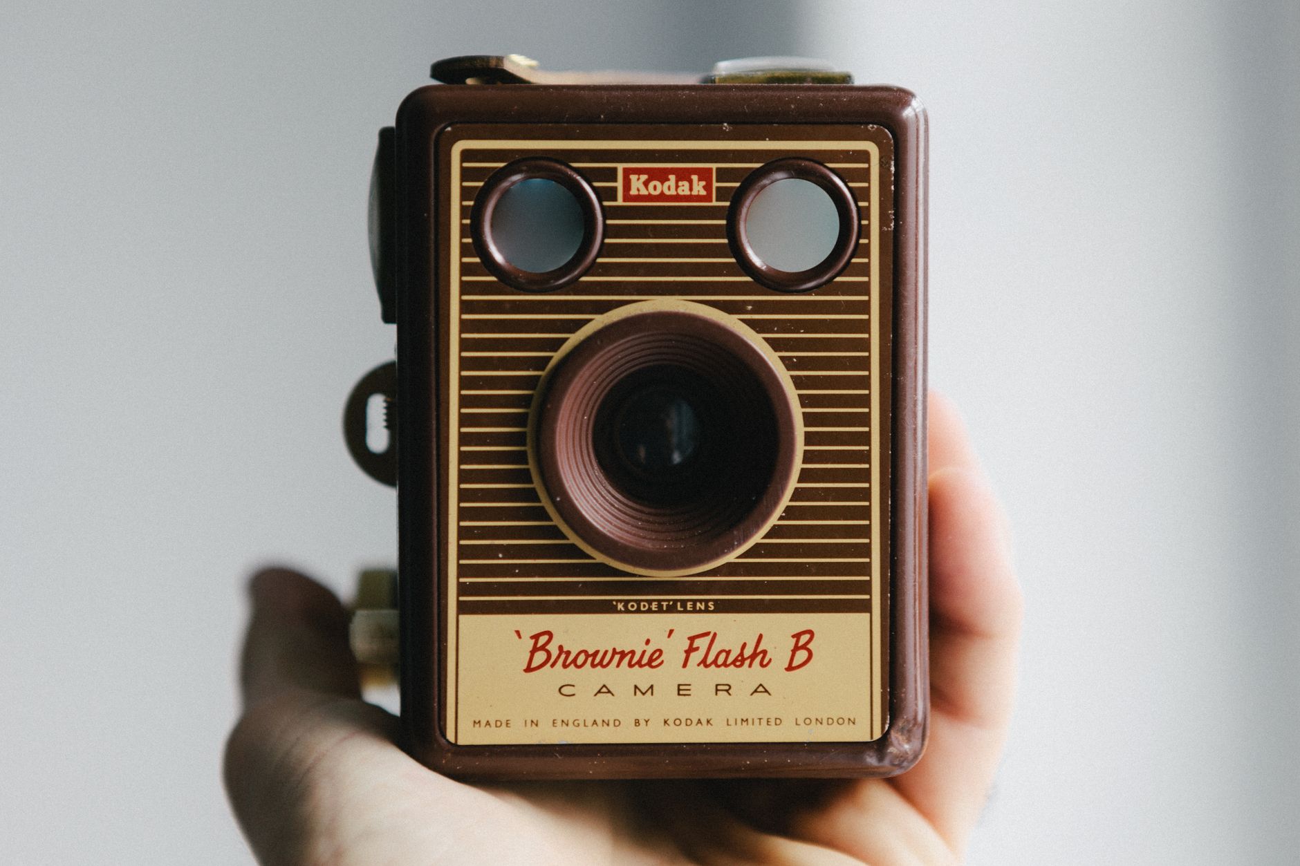 Obiettivo di una macchina fotografica moderna in primo piano
