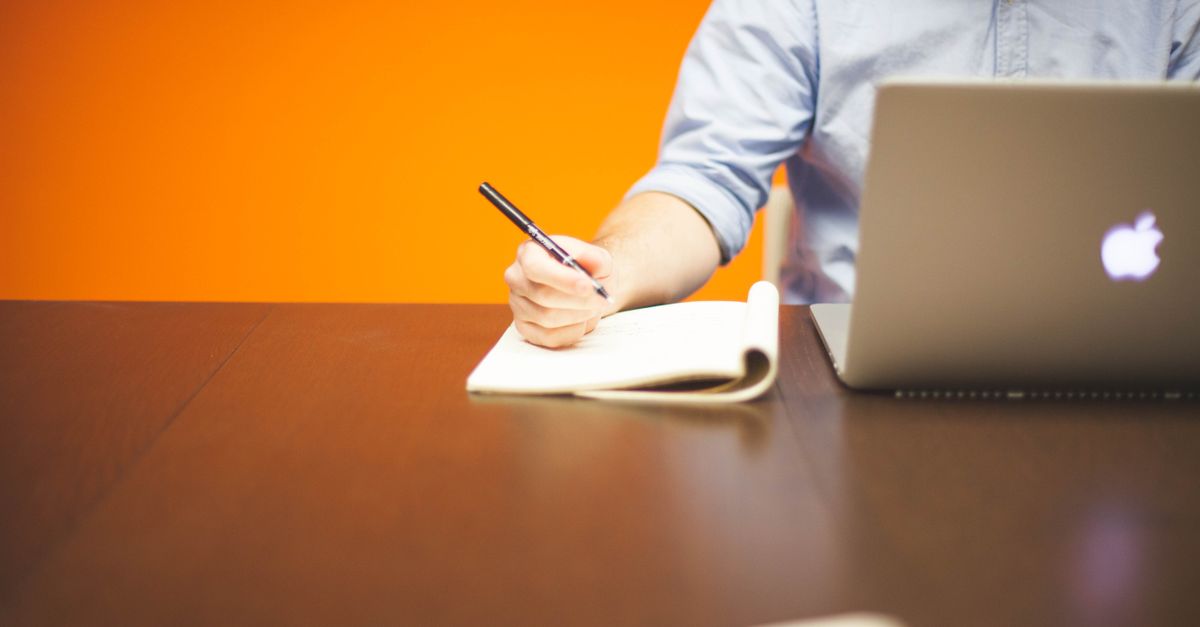 Squadra di lavoro che collabora a un progetto
