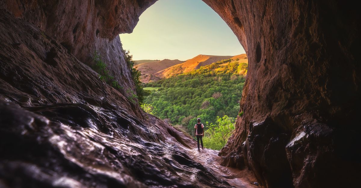 Interno di una grotta usata come sito archeologico